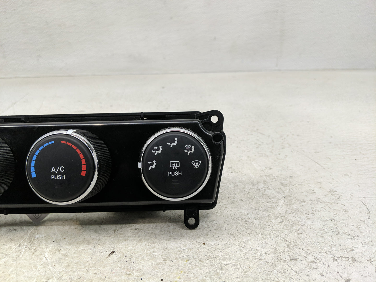 2011-2017 Jeep Patriot Climate Control Module Temperature AC/Heater Replacement P/N:P55111278AF Fits OEM Used Auto Parts - O