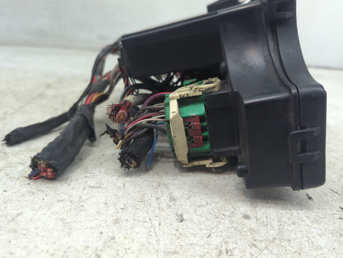 2016 Jeep Patriot Body Control Module Bcm P68089247aa - Oemusedautoparts1.com