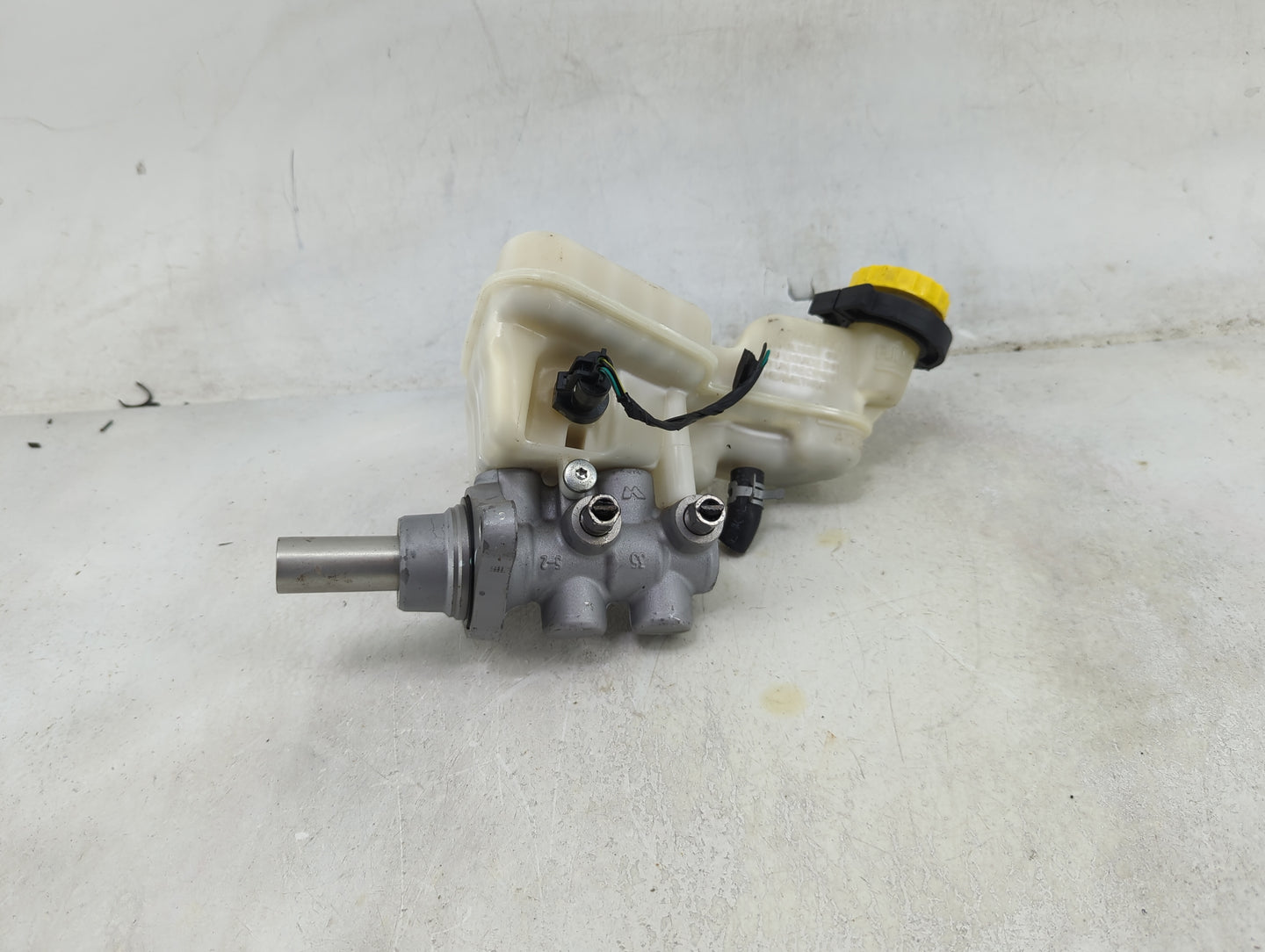 2007-2017 Jeep Patriot Brake Master Cylinder 1490131 - Oemusedautoparts1.com
