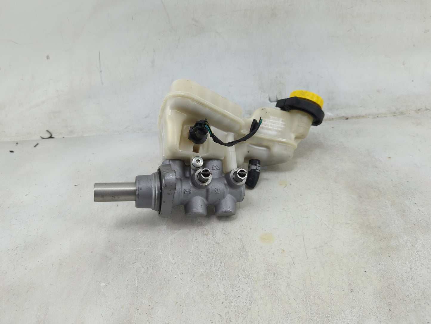 2007-2017 Jeep Patriot Brake Master Cylinder 1490131 - Oemusedautoparts1.com
