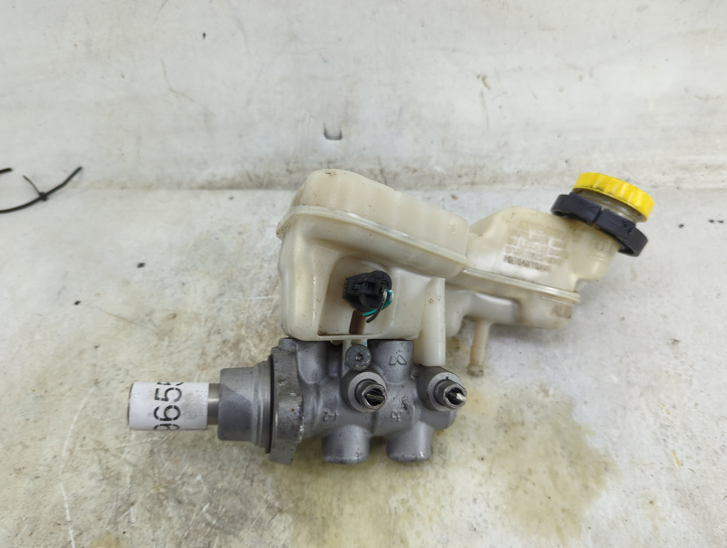 2007-2017 Jeep Patriot Brake Master Cylinder 1496555 - Oemusedautoparts1.com