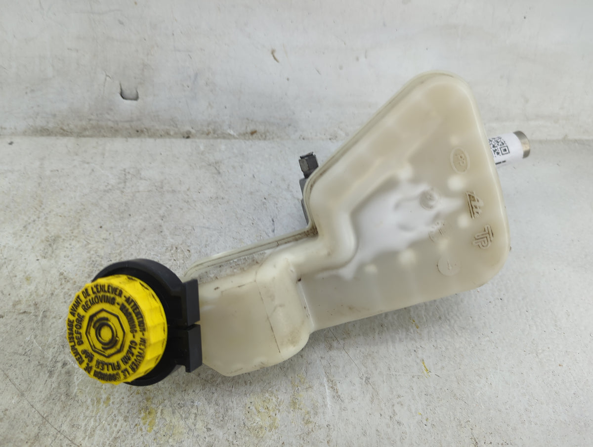 2007-2017 Jeep Patriot Brake Master Cylinder 1496641 - Oemusedautoparts1.com
