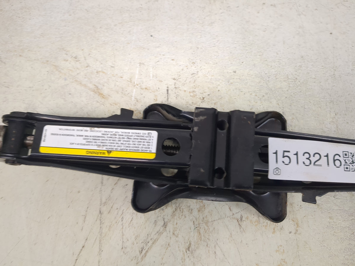2016 Jeep Patriot Spare Scissor Car Jack 1513216 - Oemusedautoparts1.com