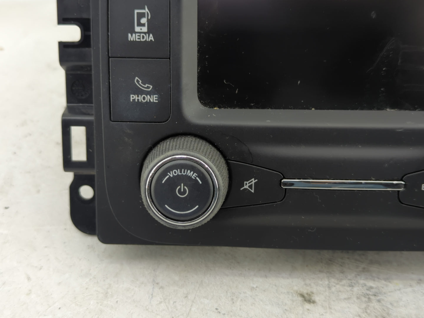 2015-2016 Jeep Renegade Radio AM FM Cd Player Receiver Replacement P/N:07355981620 Fits Fits 2015 2016 OEM Used Auto Parts -