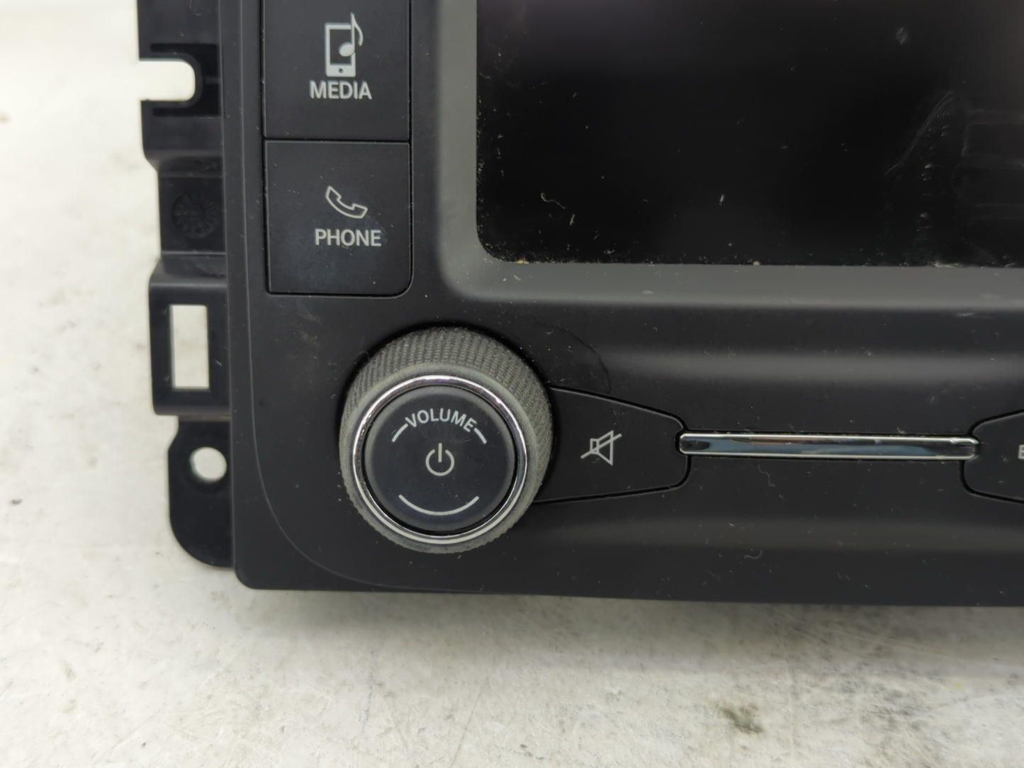 2015-2016 Jeep Renegade Radio AM FM Cd Player Receiver Replacement P/N:07355981620 Fits Fits 2015 2016 OEM Used Auto Parts -