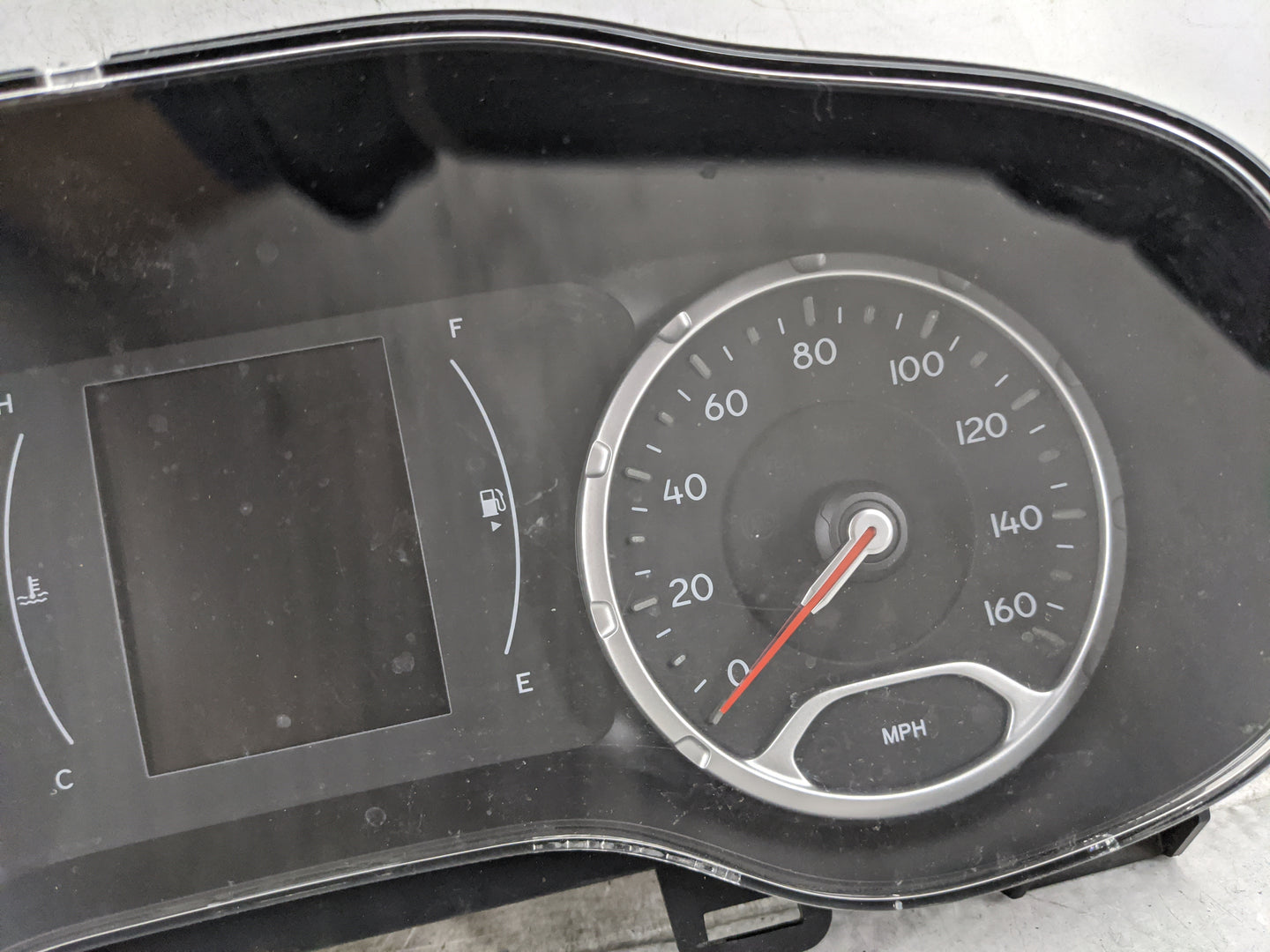 2015-2017 Jeep Renegade Instrument Cluster Speedometer Gauges P/N:503003170518 735625927 Miles:77K Fits Fits 2015 2016 2017 