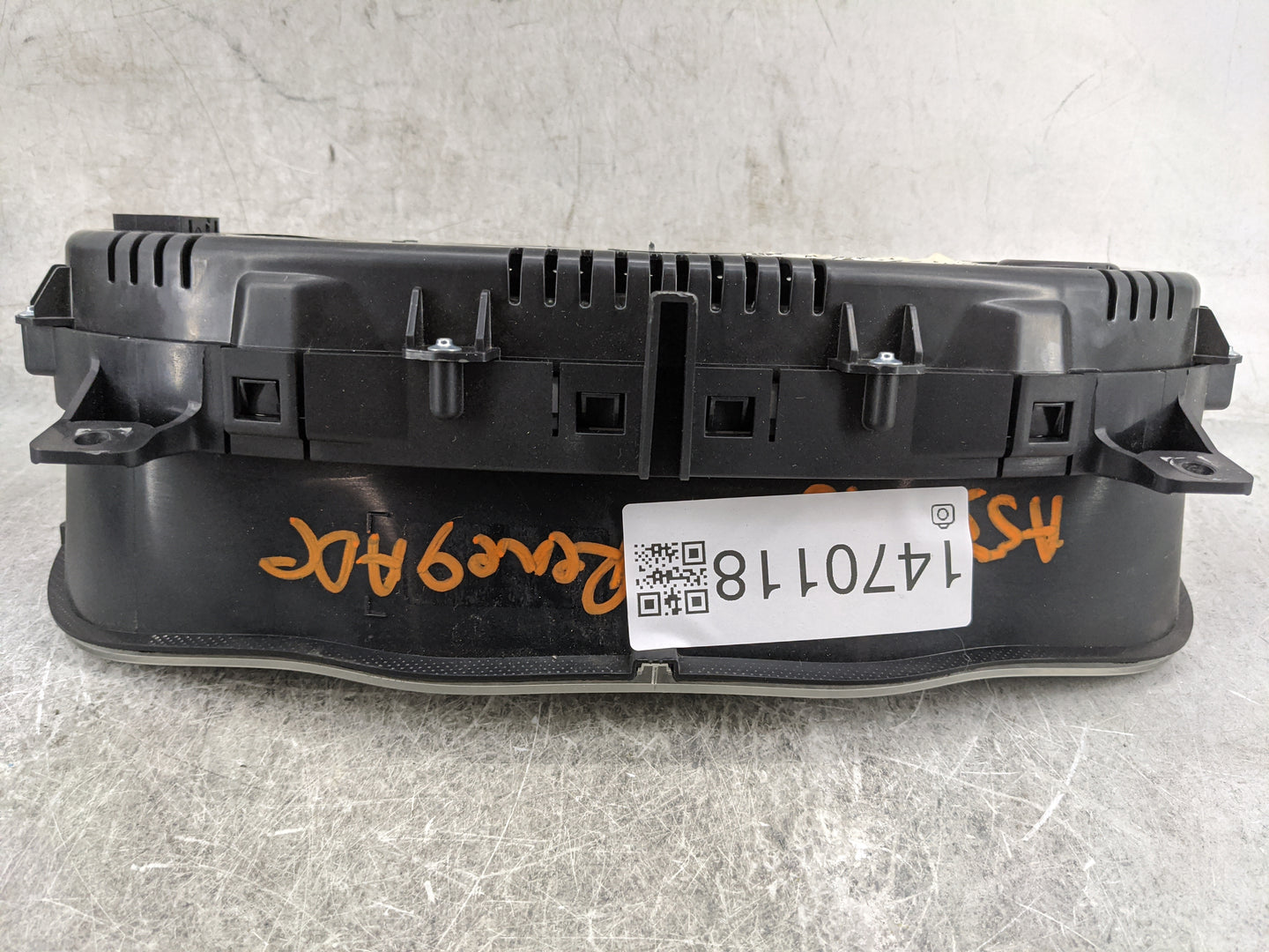2015-2017 Jeep Renegade Instrument Cluster Speedometer Gauges P/N:503003170518 735625927 Miles:77K Fits Fits 2015 2016 2017 