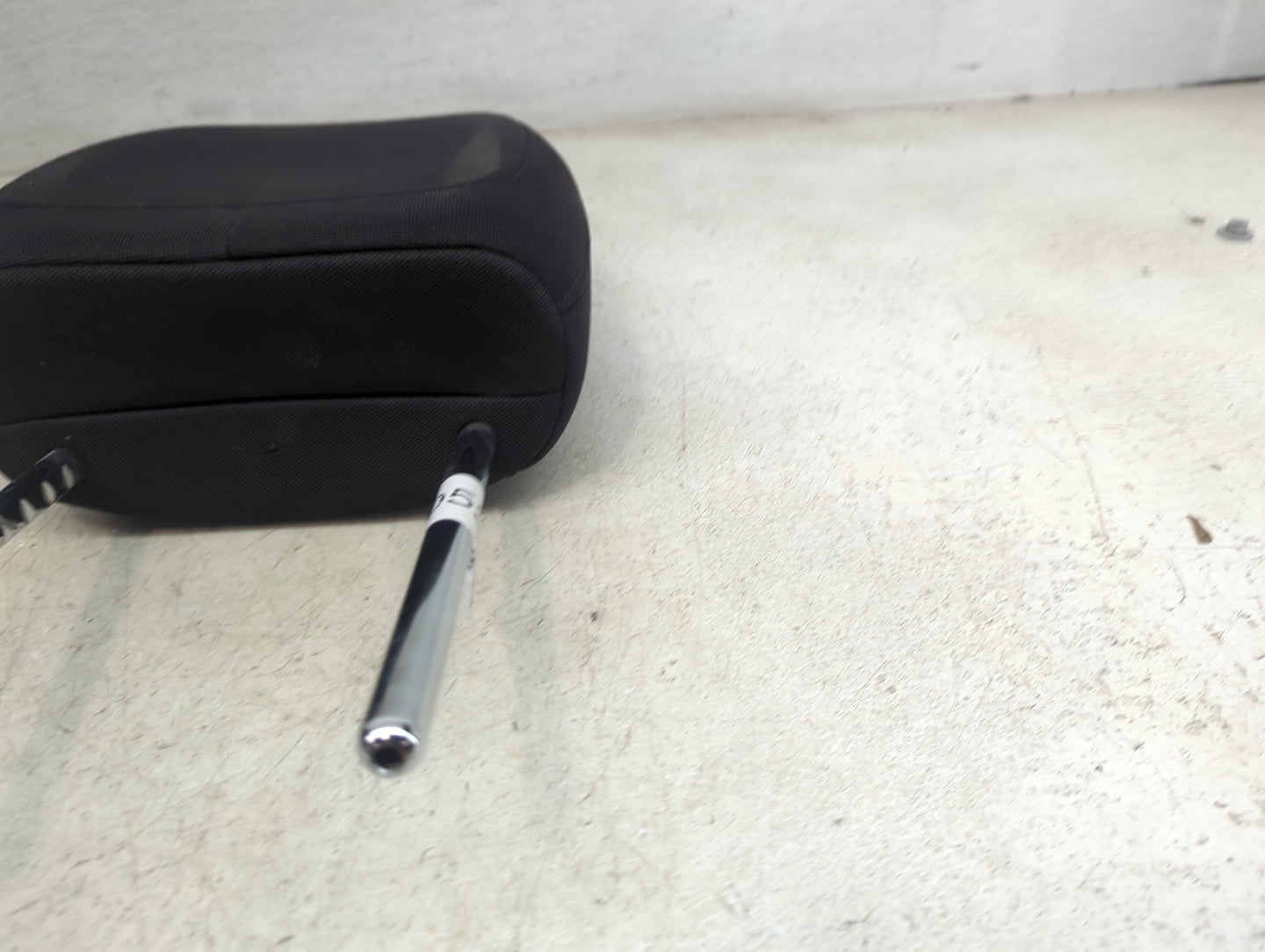 2015-2018 Jeep Renegade Headrest Head Rest Front Driver Passenger Seat Fits Fits 2015 2016 2017 2018 OEM Used Auto Parts - O