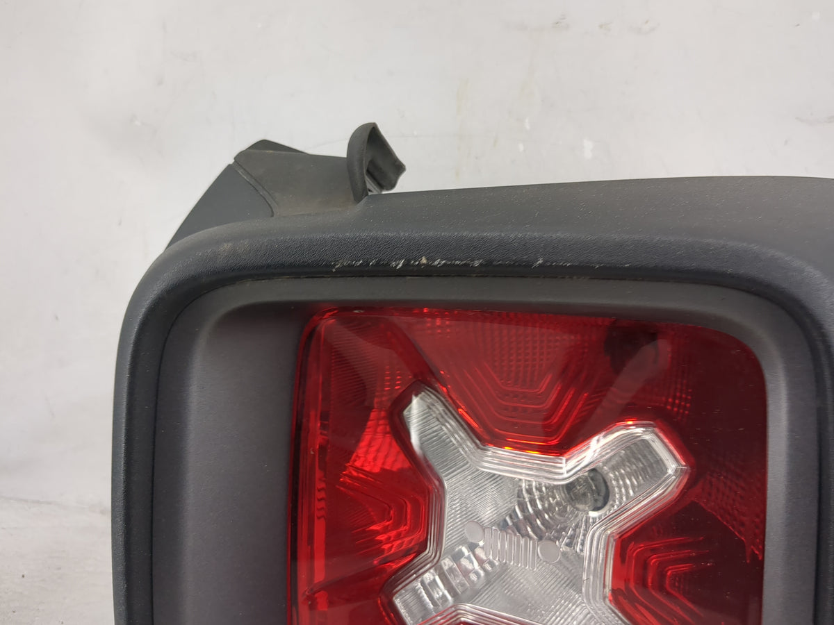 2016-2018 Jeep Renegade Tail Light Assembly Passenger Right OEM P/N:52060579 Fits Fits 2016 2017 2018 OEM Used Auto Parts - 