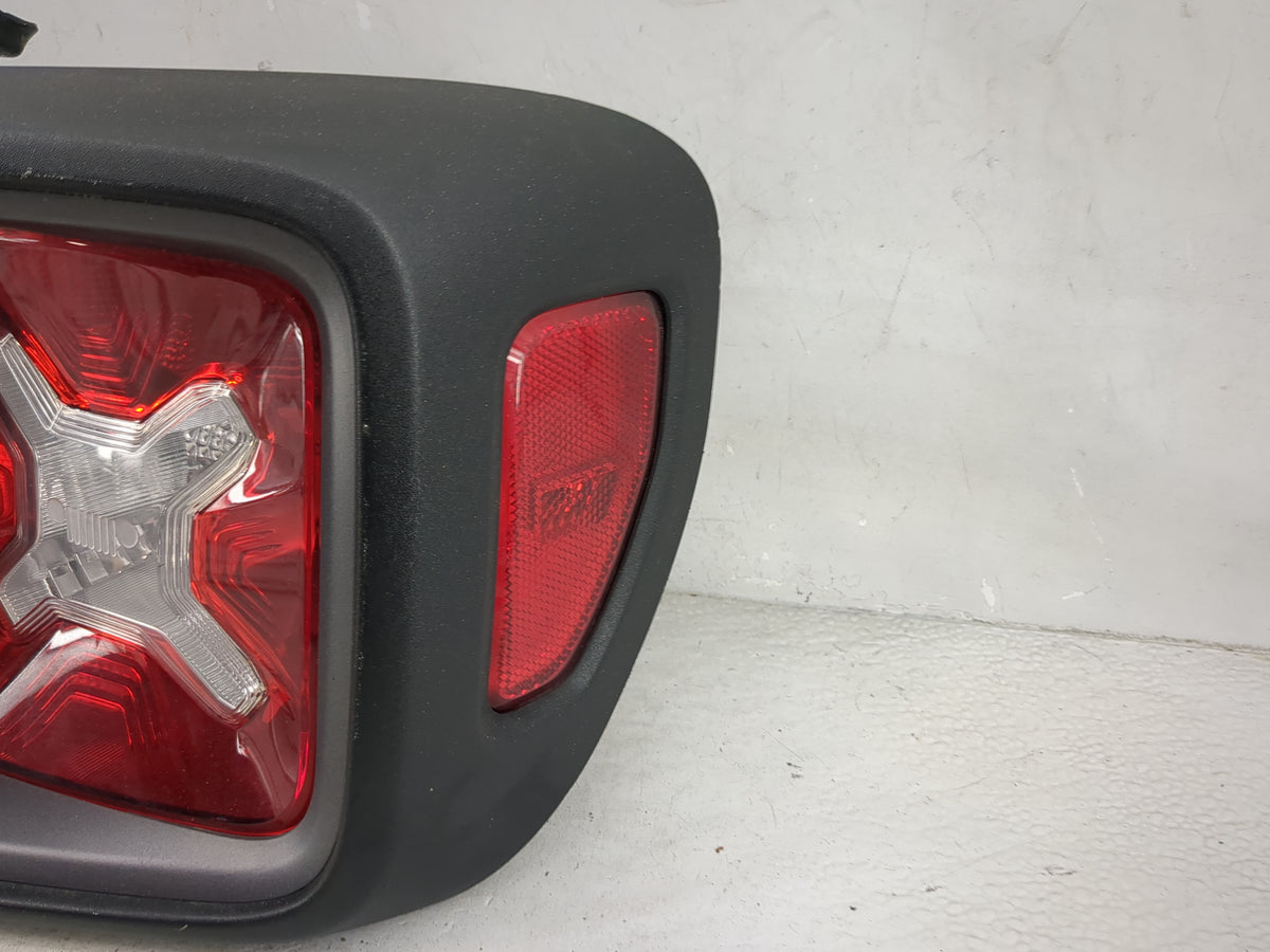 2016-2018 Jeep Renegade Tail Light Assembly Passenger Right OEM P/N:52060579 Fits Fits 2016 2017 2018 OEM Used Auto Parts - 