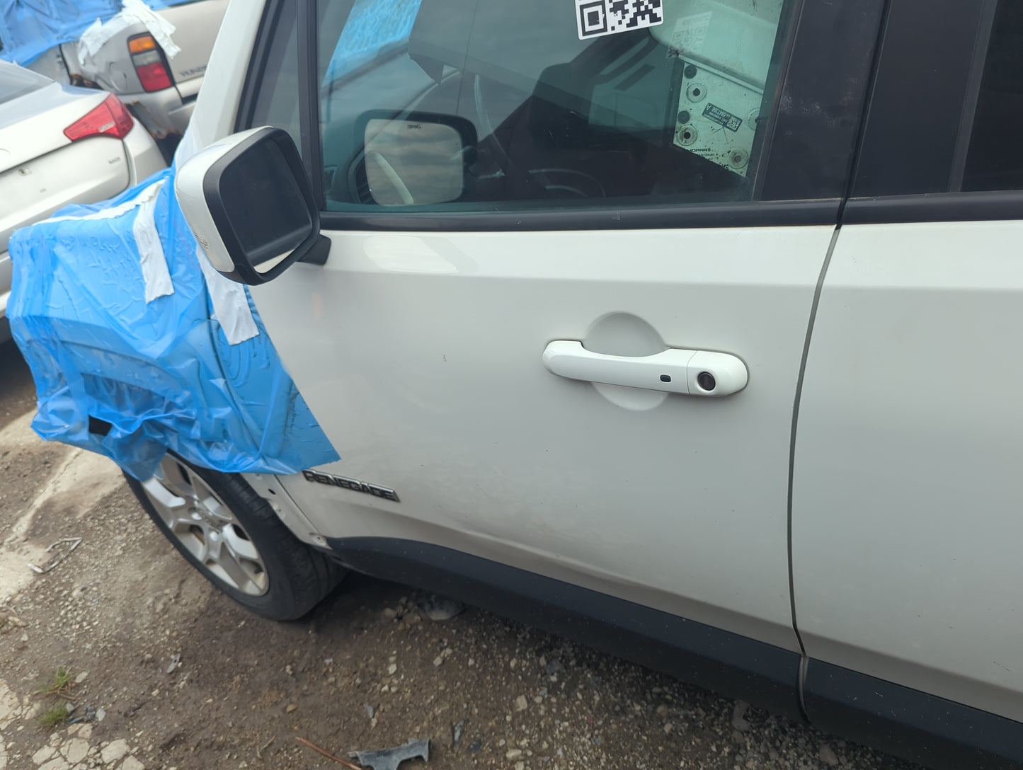 2015-2022 Jeep Renegade Driver Front Door Oem 5010138 - Oemusedautoparts1.com