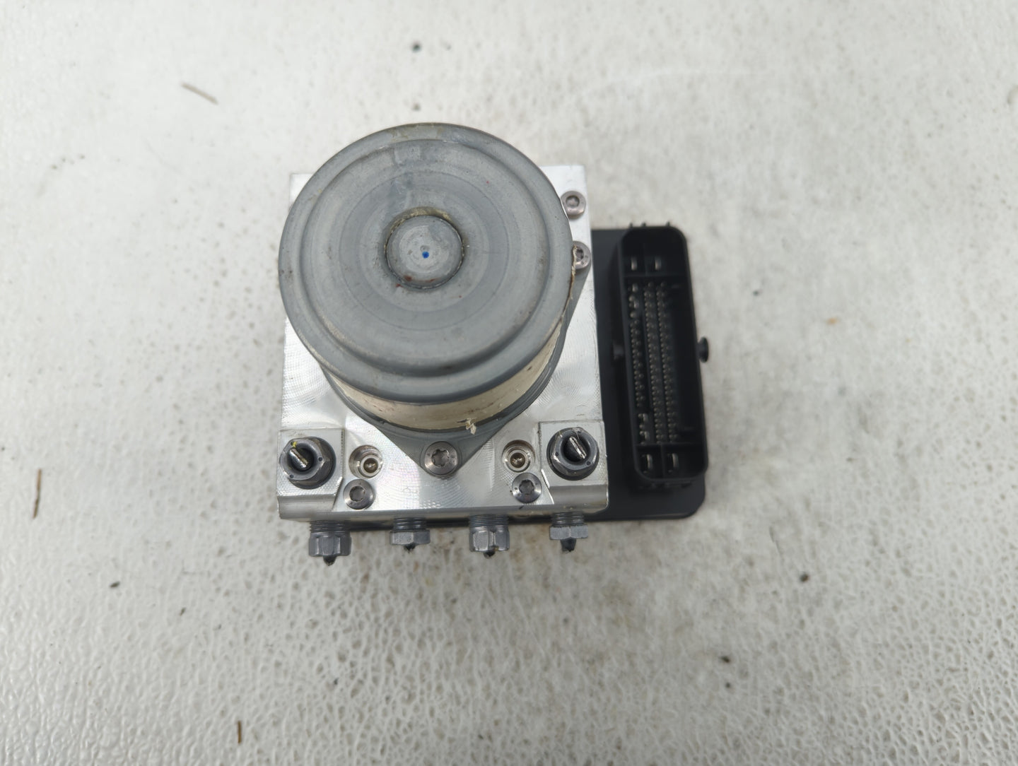 2015-2017 Jeep Renegade ABS Pump Control Module Replacement P/N:52049765 Fits Fits 2015 2016 2017 OEM Used Auto Parts - Oemu