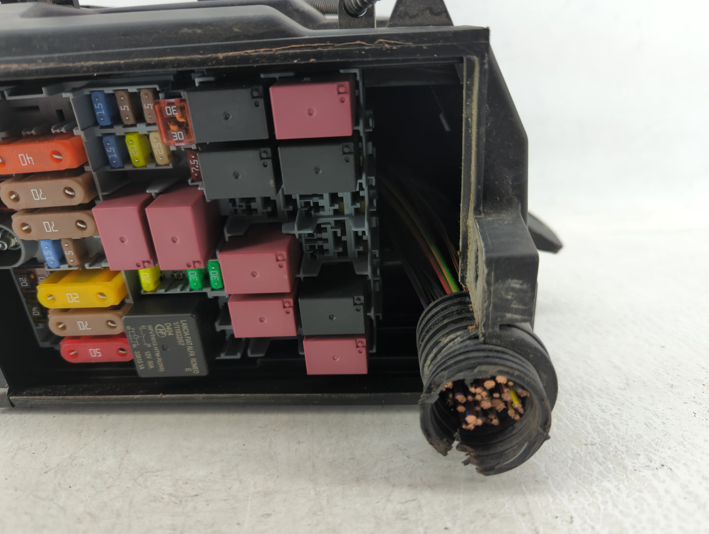 2015-2021 Jeep Renegade Fusebox Fuse Box Panel Relay Module P/N:3967260918 Fits Fits 2015 2016 2017 2018 2019 2020 2021 OEM 
