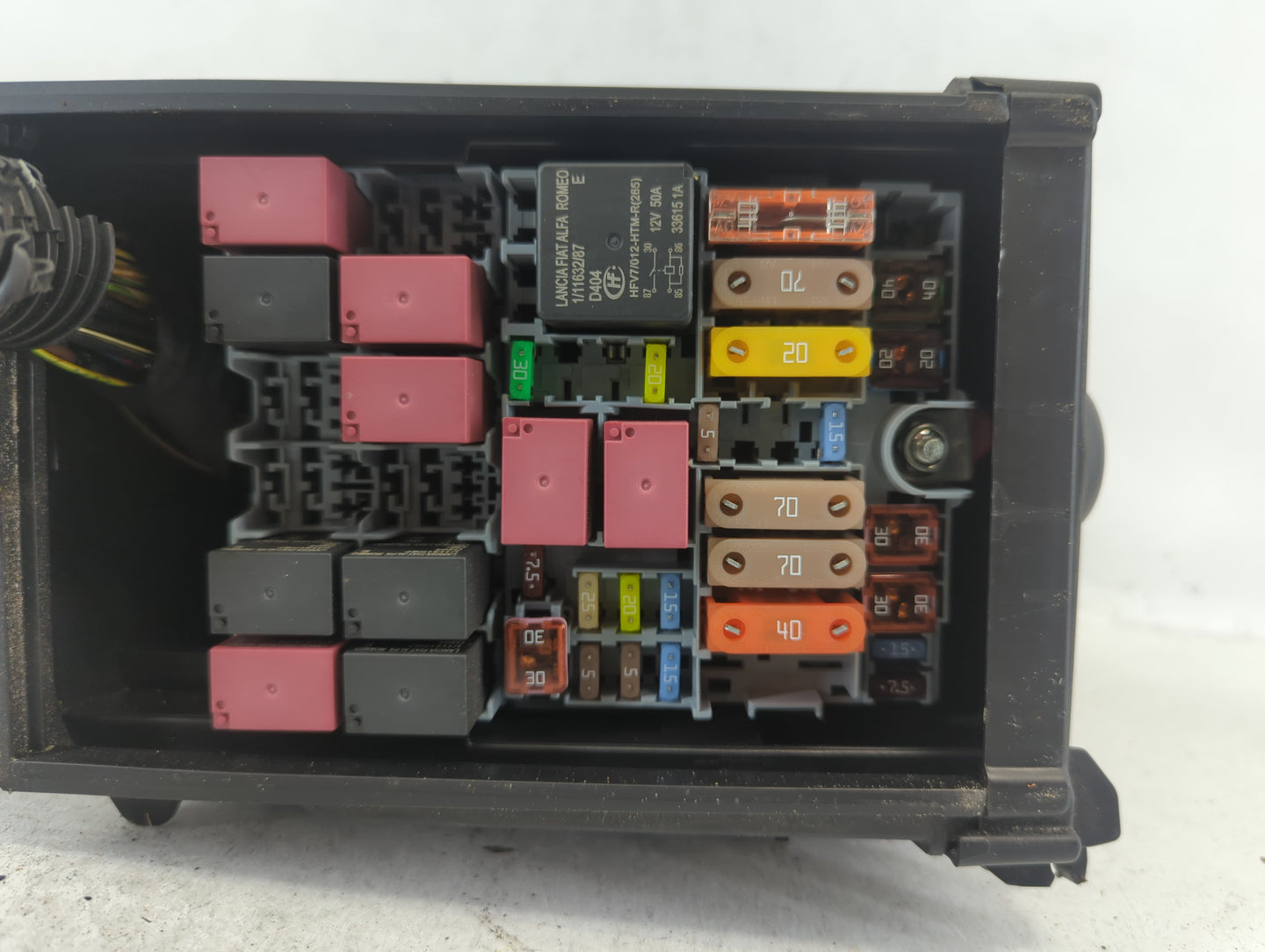 2015-2021 Jeep Renegade Fusebox Fuse Box Panel Relay Module P/N:52027004 Fits Fits 2015 2016 2017 2018 2019 2020 2021 OEM Us