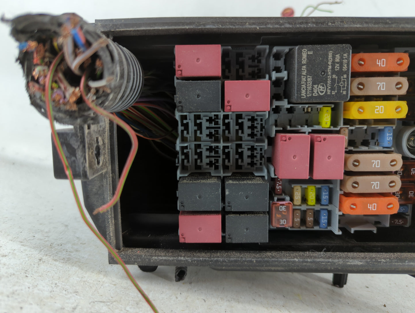 2015-2021 Jeep Renegade Fusebox Fuse Box Panel Relay Module P/N:52027004 Fits Fits 2015 2016 2017 2018 2019 2020 2021 OEM Us