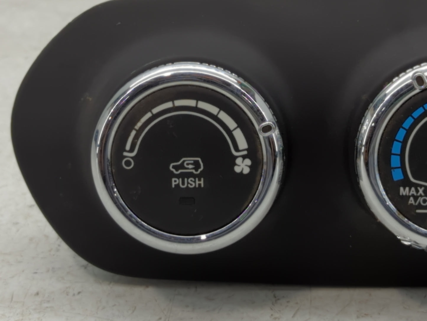 2015-2016 Jeep Renegade Climate Control Module Temperature AC/Heater Replacement P/N:07356377160 Fits Fits 2015 2016 OEM Use