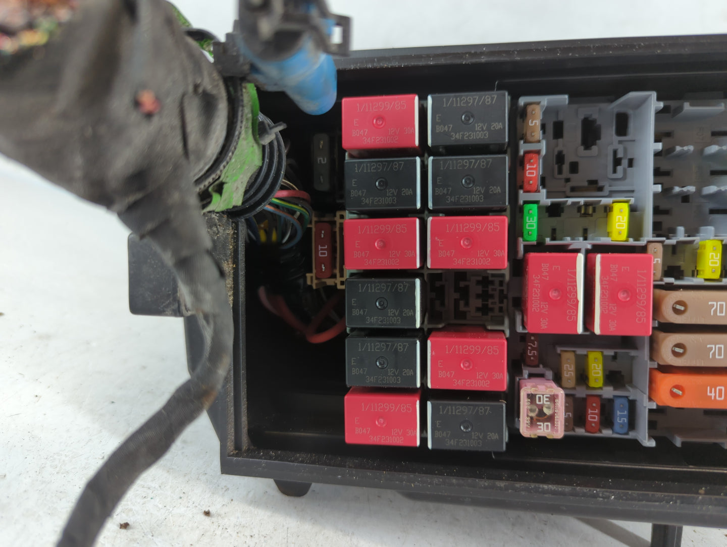 2015-2021 Jeep Renegade Fusebox Fuse Box Panel Relay Module P/N:52027004 Fits Fits 2015 2016 2017 2018 2019 2020 2021 OEM Us