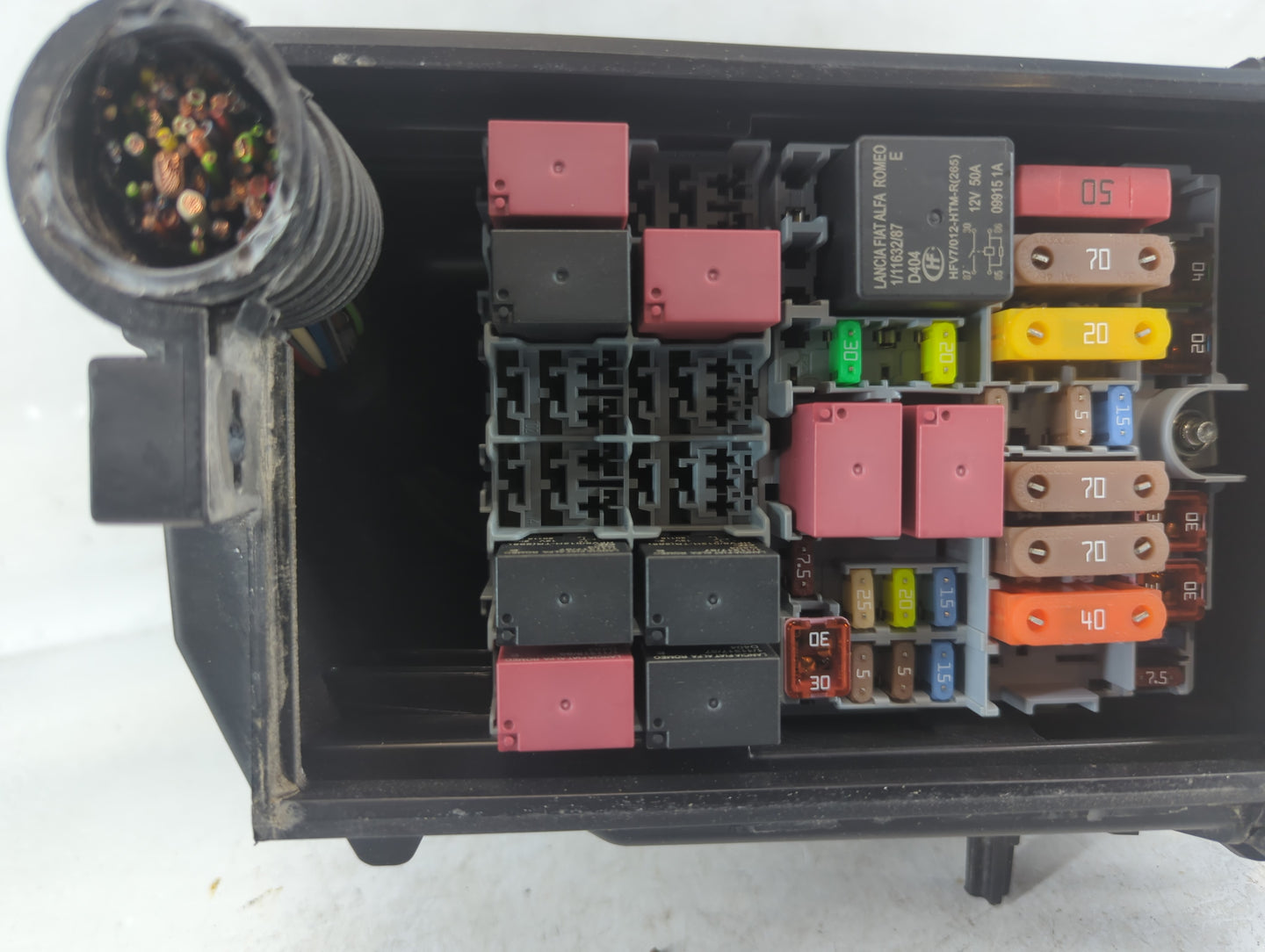 2015-2021 Jeep Renegade Fusebox Fuse Box Panel Relay Module P/N:52027004 Fits Fits 2015 2016 2017 2018 2019 2020 2021 OEM Us