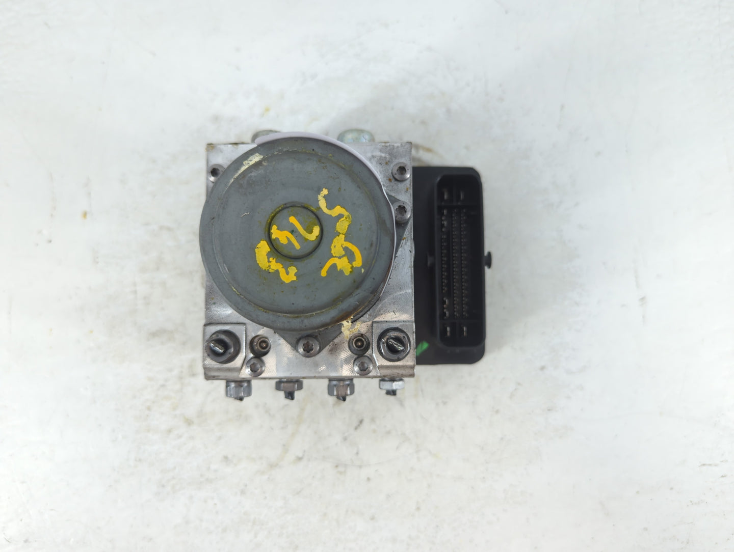 2015-2017 Jeep Renegade ABS Pump Control Module Replacement P/N:52049765 Fits Fits 2015 2016 2017 OEM Used Auto Parts - Oemu
