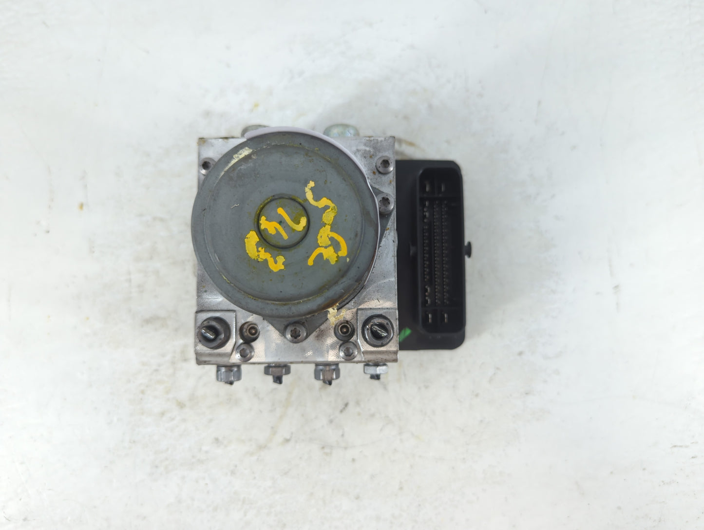 2015-2017 Jeep Renegade ABS Pump Control Module Replacement P/N:52049765 Fits Fits 2015 2016 2017 OEM Used Auto Parts - Oemu