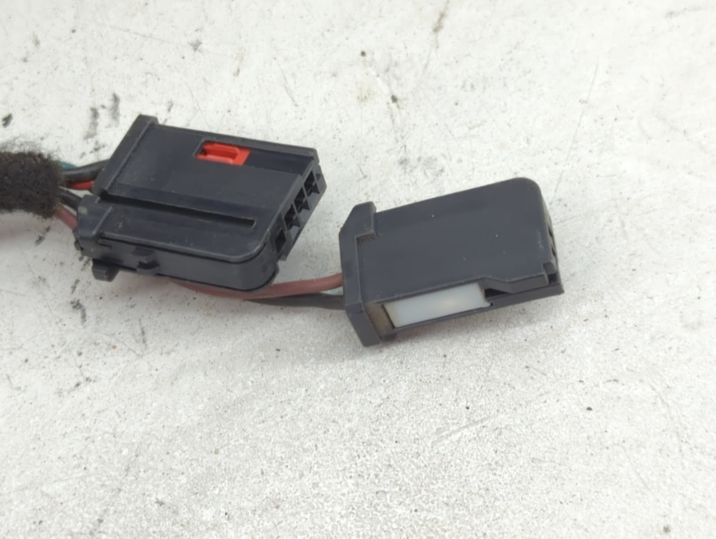2015-2018 Jeep Wrangler Driver Side View Mirror - Left Door Mirror OEM Used - Oemusedautoparts1.com