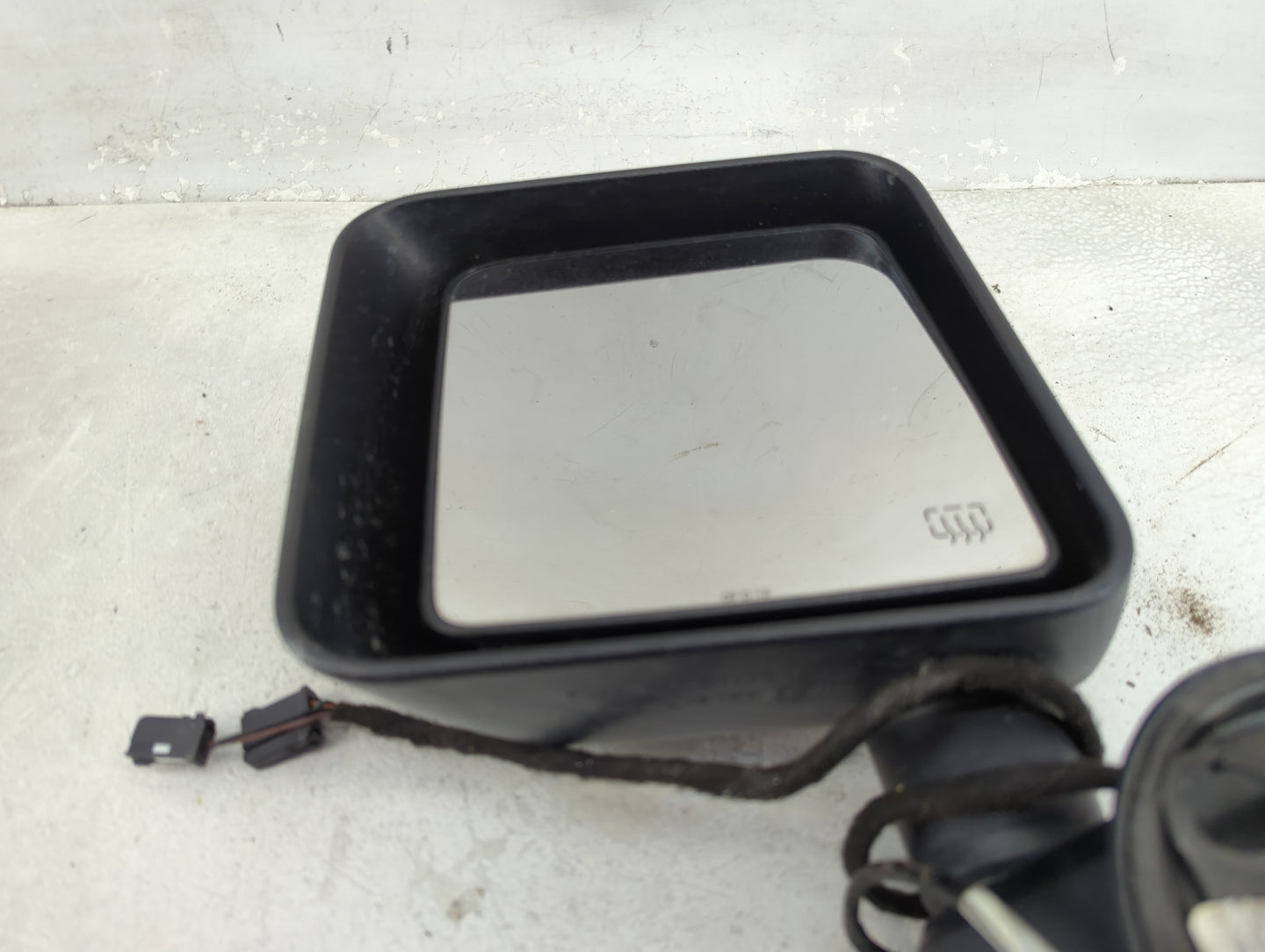 2015-2018 Jeep Wrangler Driver Side View Mirror - Left Door Mirror OEM Used - Oemusedautoparts1.com