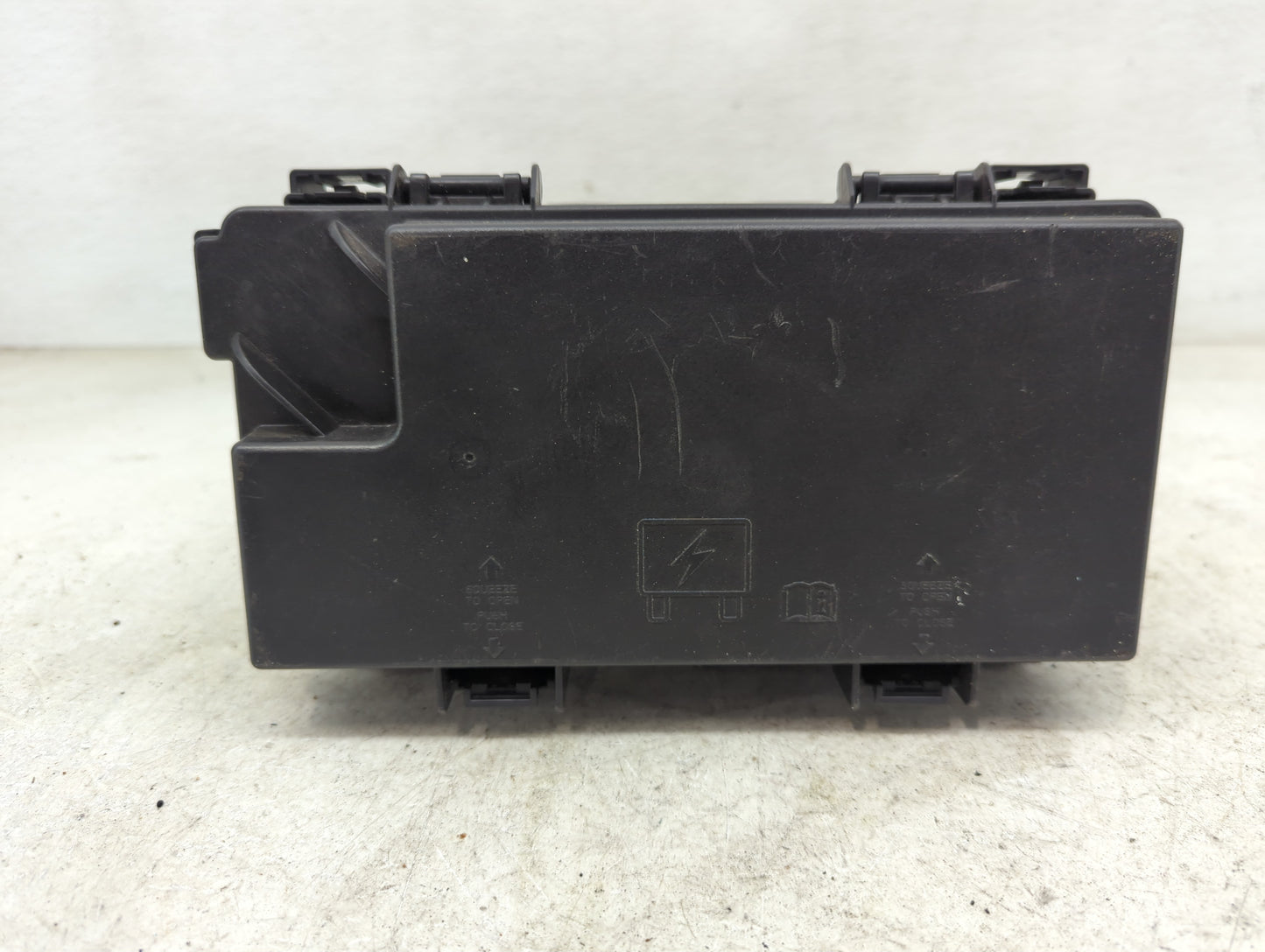 2016-2016 Jeep Wrangler Fusebox Fuse Box Relay Module Tipm - Oemusedautoparts1.com