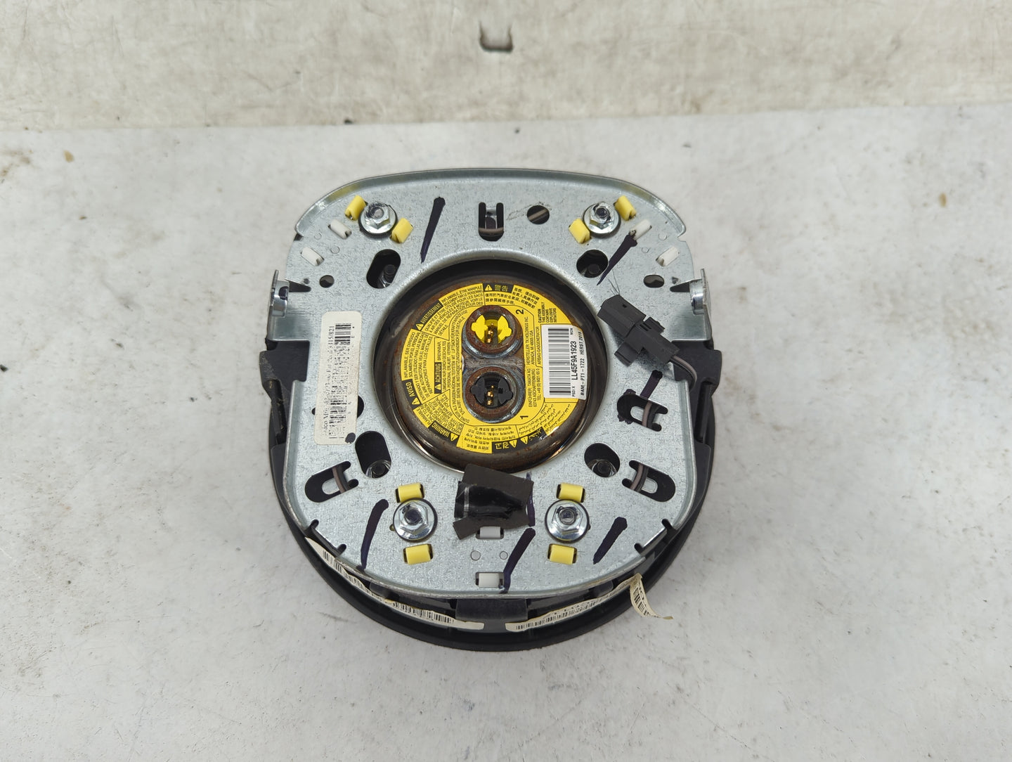 2014-2017 Jeep Wrangler Air Bag Driver Left Steering Wheel Mounted - Oemusedautoparts1.com