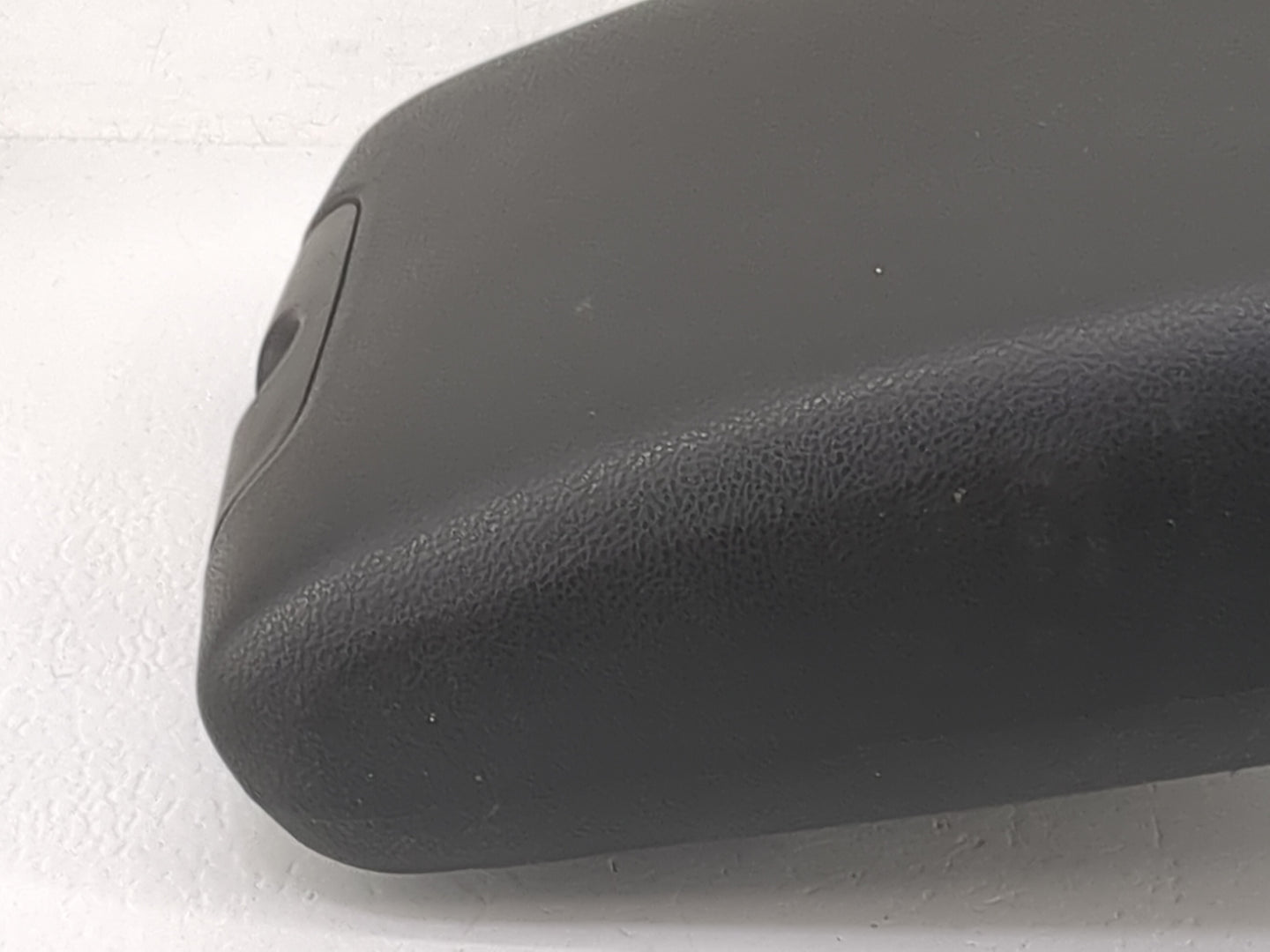 2011-2018 Jeep Wrangler Center Console Armrest Cover Lid P/N:MO1001111AJX9 JK BASE DX9 Fits OEM Used Auto Parts - Oemusedaut