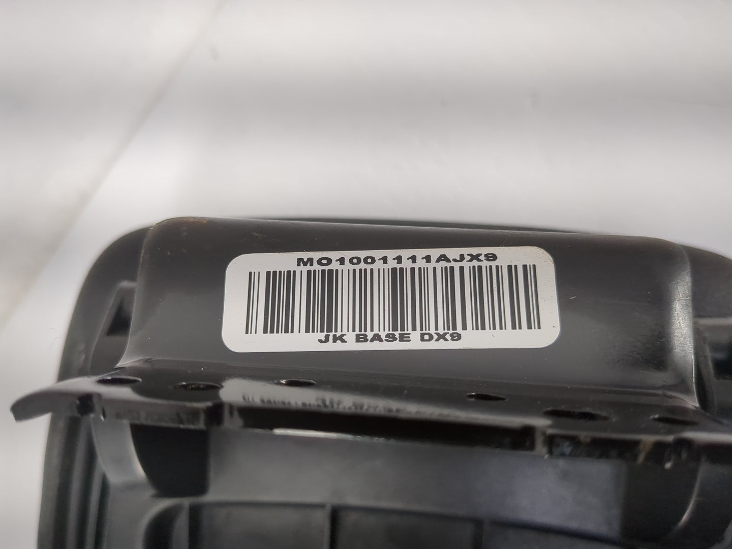 2011-2018 Jeep Wrangler Center Console Armrest Cover Lid P/N:MO1001111AJX9 JK BASE DX9 Fits OEM Used Auto Parts - Oemusedaut