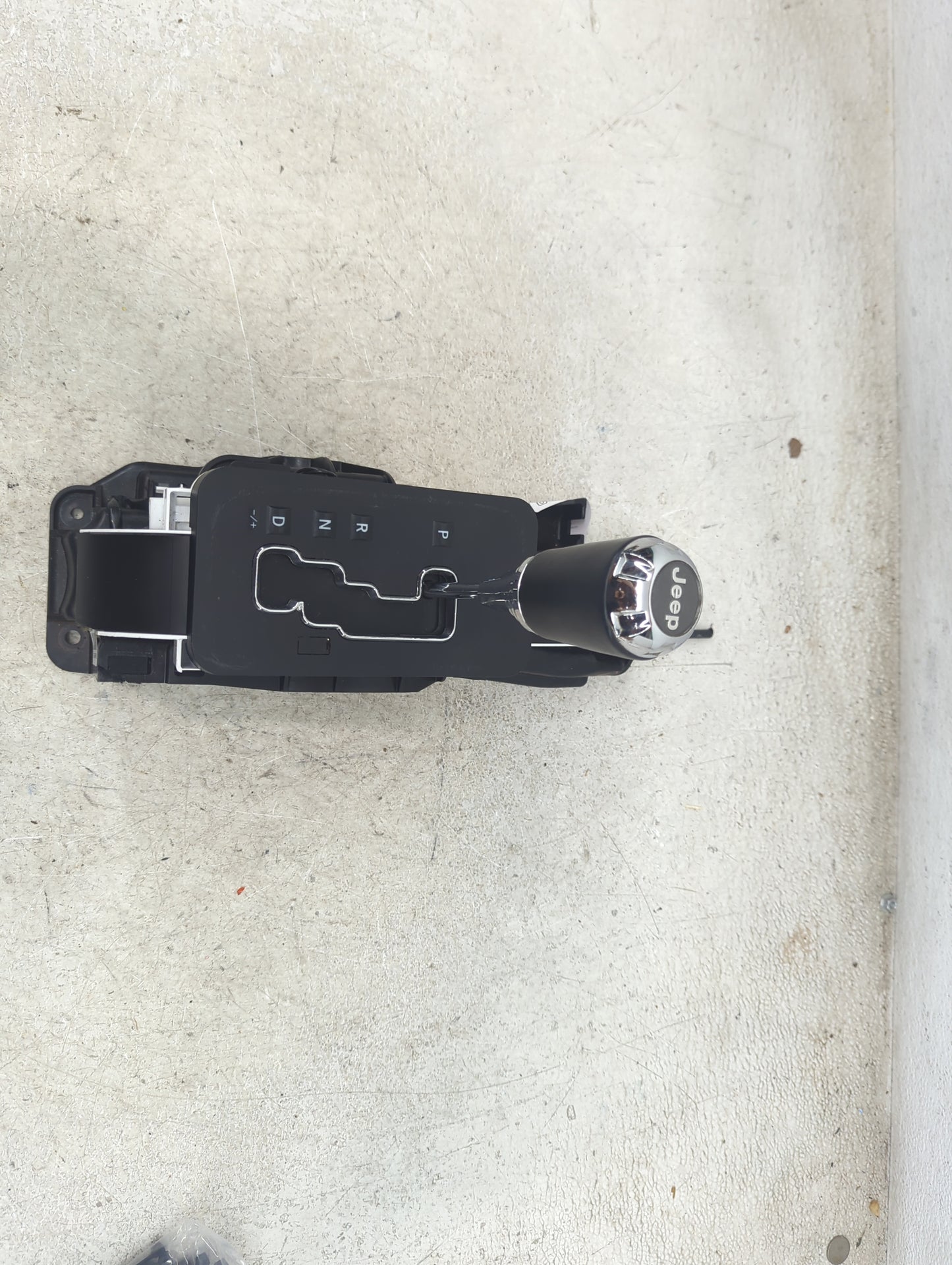 2016 Jeep Wrangler Floor Console Assembly Shifter - Oemusedautoparts1.com