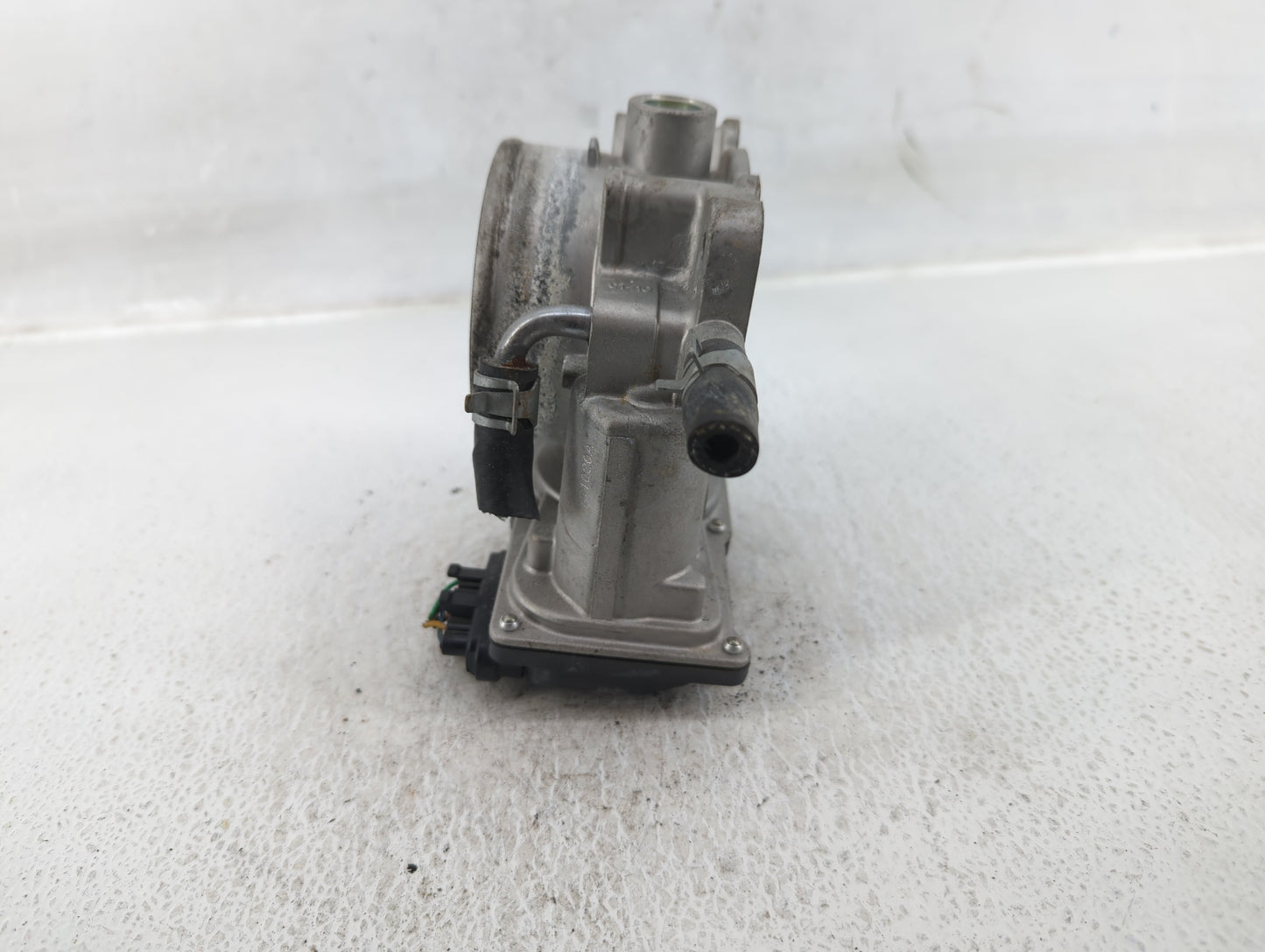 2014-2016 Kia Cadenza Throttle Body P/N:35100-3CAA0 Fits Fits 2012 2013 2014 2015 2016 2017 2018 OEM Used Auto Parts - Oemus