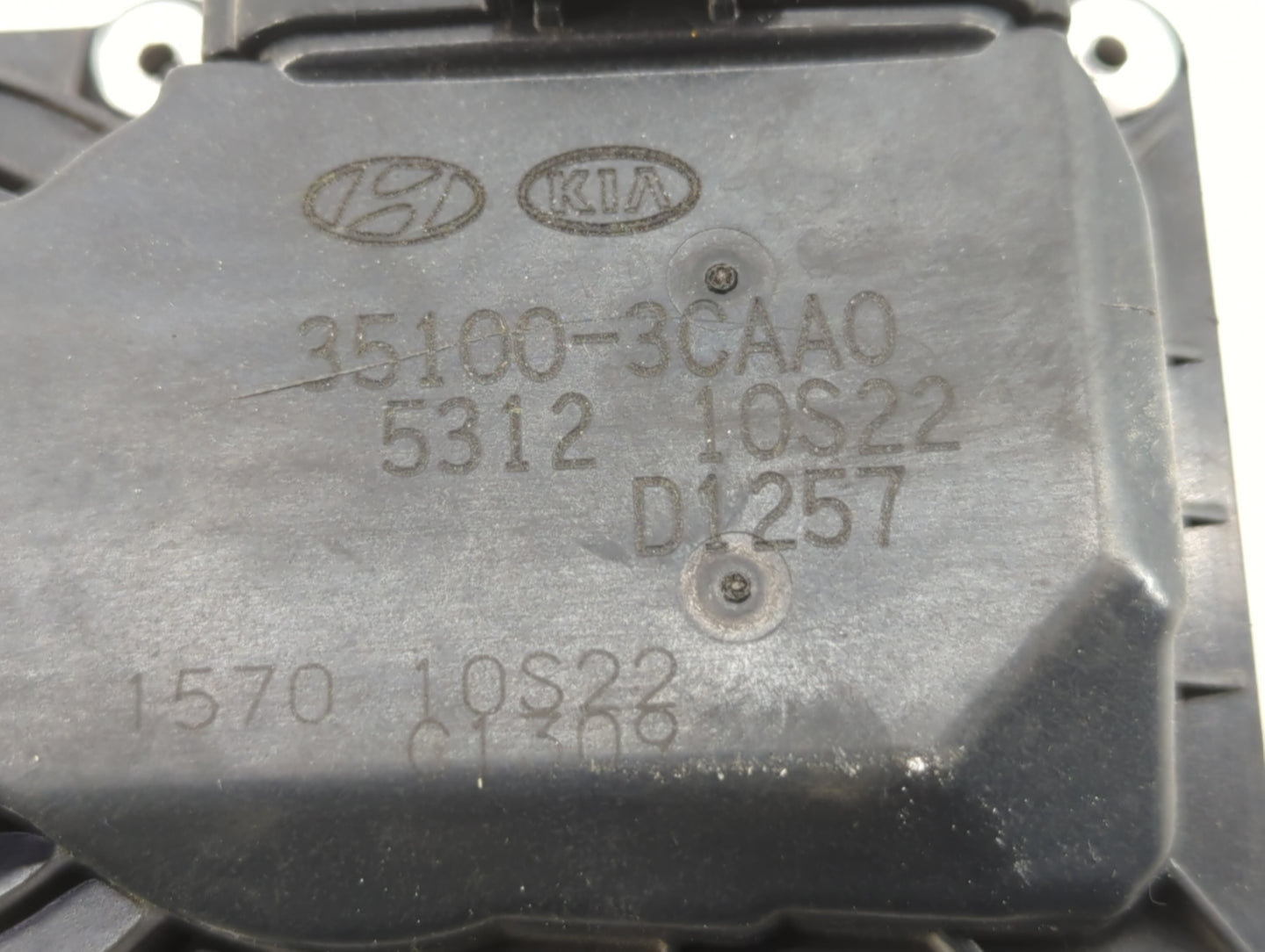 2014-2016 Kia Cadenza Throttle Body P/N:35100-3CAA0 Fits Fits 2012 2013 2014 2015 2016 2017 2018 OEM Used Auto Parts - Oemus