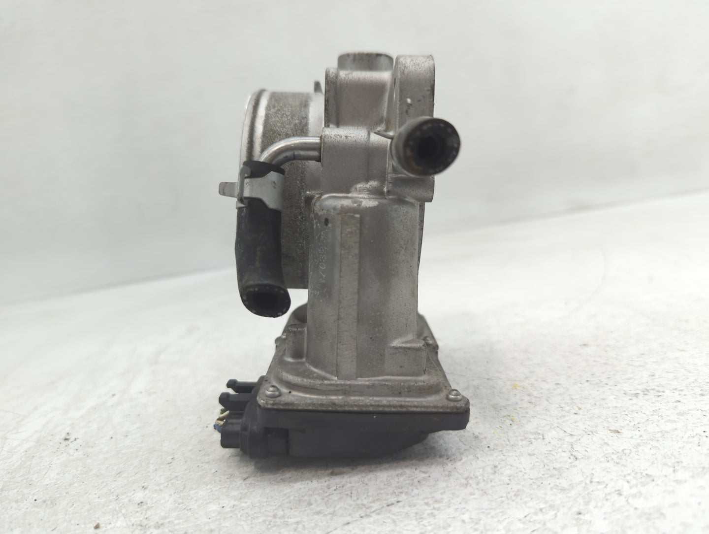 2014-2016 Kia Cadenza Throttle Body P/N:35100-3CAA0 Fits Fits 2012 2013 2014 2015 2016 2017 2018 OEM Used Auto Parts - Oemus