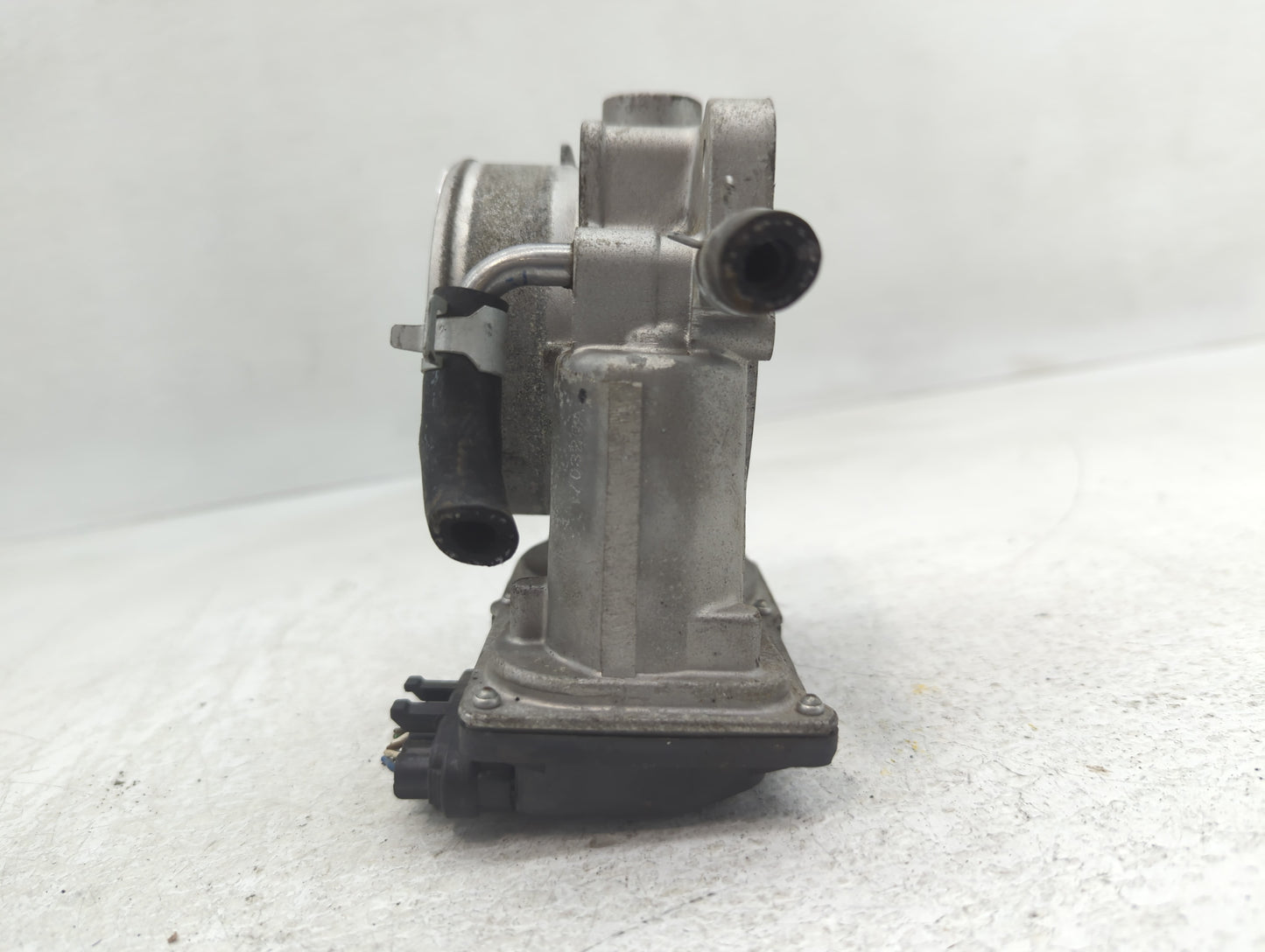 2014-2016 Kia Cadenza Throttle Body P/N:35100-3CAA0 Fits Fits 2012 2013 2014 2015 2016 2017 2018 OEM Used Auto Parts - Oemus