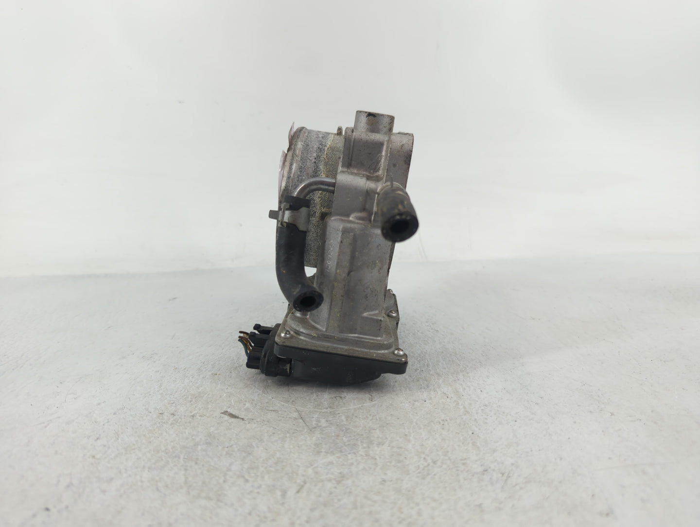 2014-2016 Kia Cadenza Throttle Body P/N:5312 10S01 35100-3CAA0 Fits Fits 2012 2013 2014 2015 2016 2017 2018 OEM Used Auto Pa