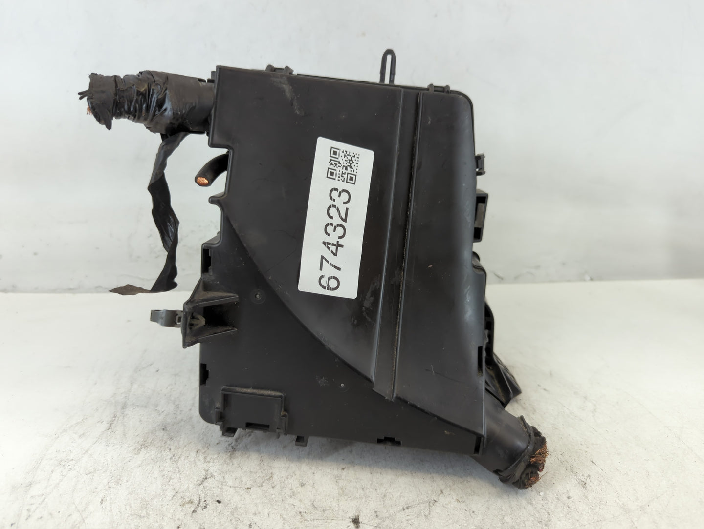 2014-2016 Kia Cadenza Fusebox Fuse Box Panel Relay Module P/N:91275-3R032 Fits Fits 2014 2015 2016 OEM Used Auto Parts - Oem