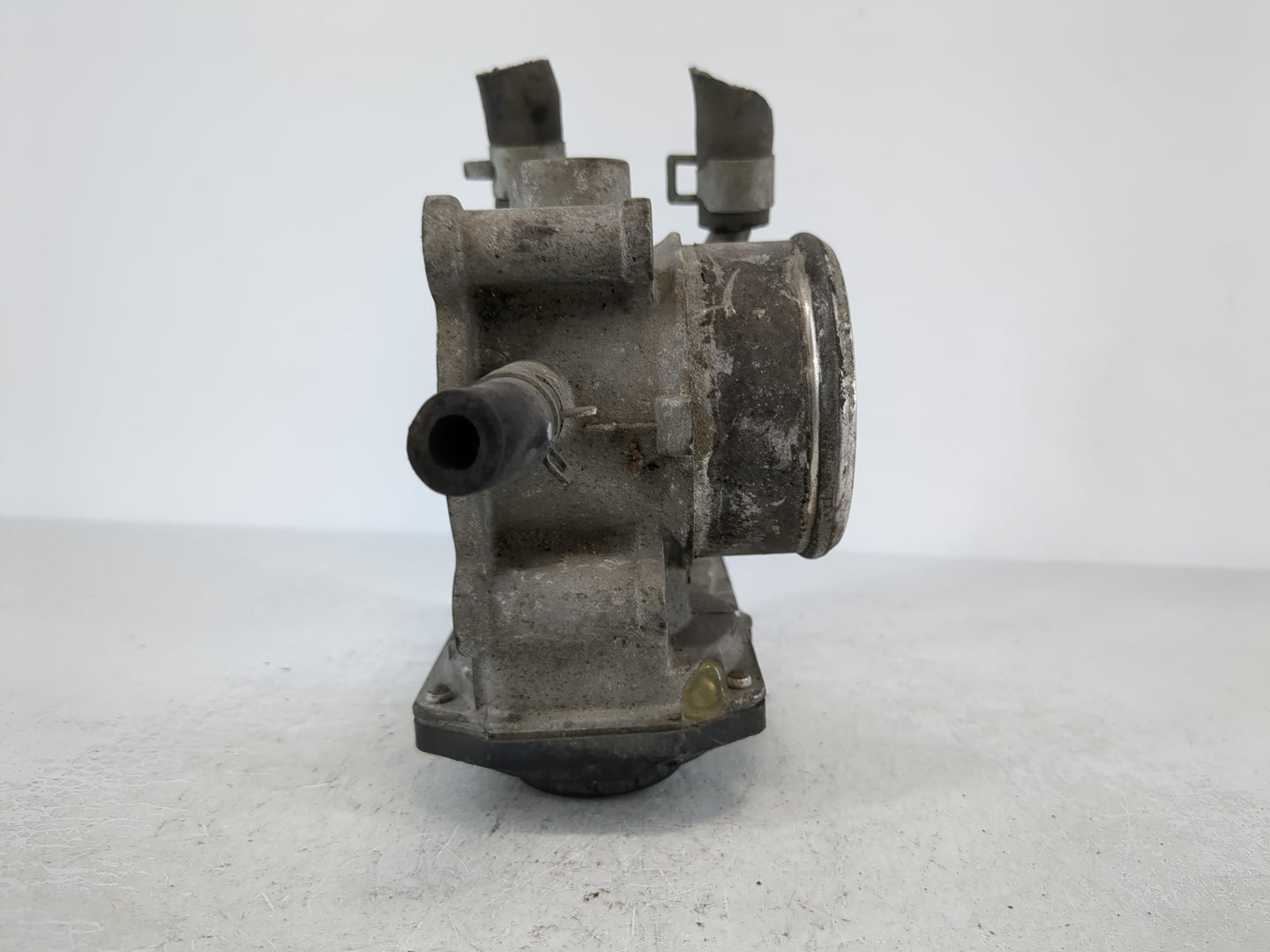 2014-2016 Kia Forte Throttle Body P/N:35100-2B320 Fits Fits 2013 2014 2015 2016 OEM Used Auto Parts - Oemusedautoparts1.com