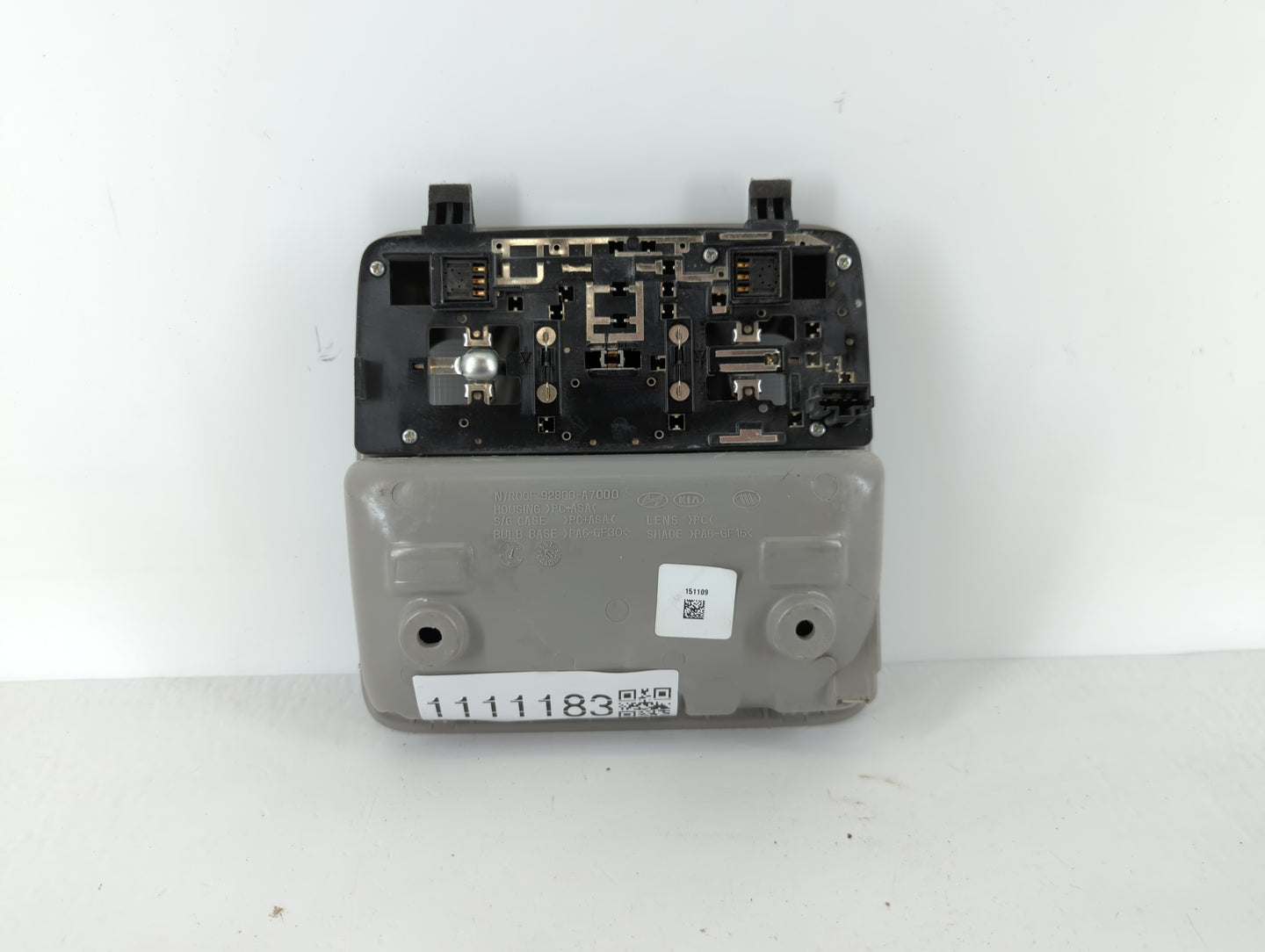 2014-2018 Kia Forte Overhead Roof Console 1111183 - Oemusedautoparts1.com