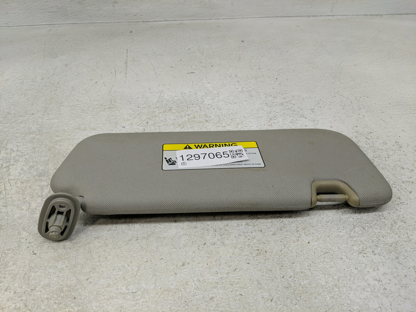 2014-2016 Kia Forte Sun Visor Shade Replacement Driver Left Mirror Fits Fits 2014 2015 2016 OEM Used Auto Parts - Oemusedaut