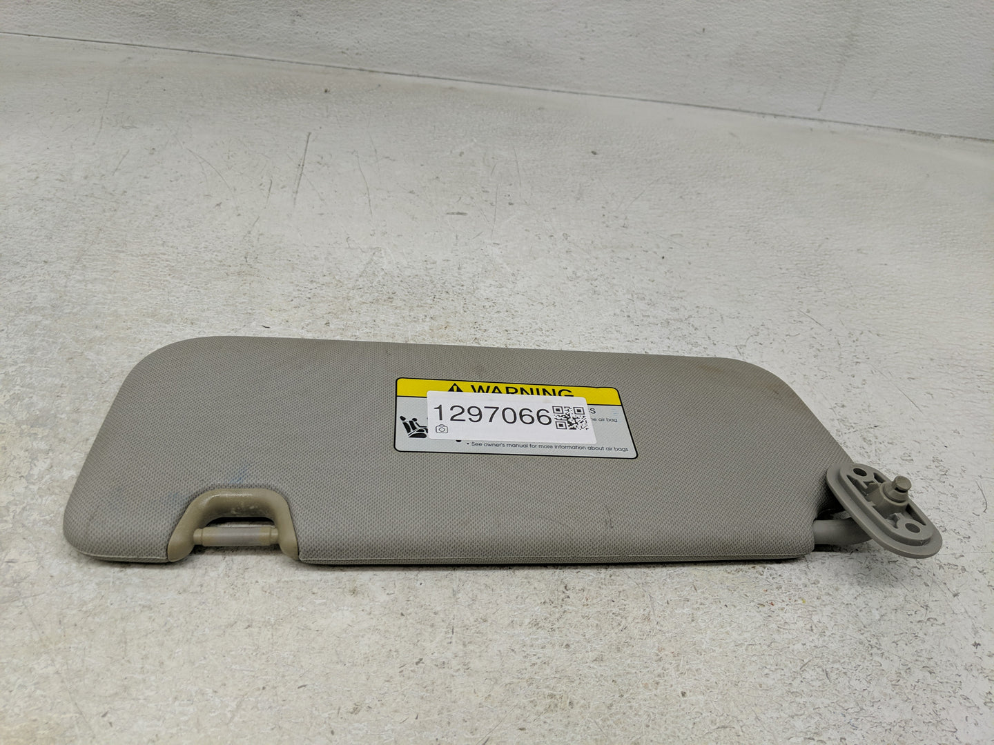 2014-2016 Kia Forte Sun Visor Shade Replacement Passenger Right Mirror Fits Fits 2014 2015 2016 OEM Used Auto Parts - Oemuse