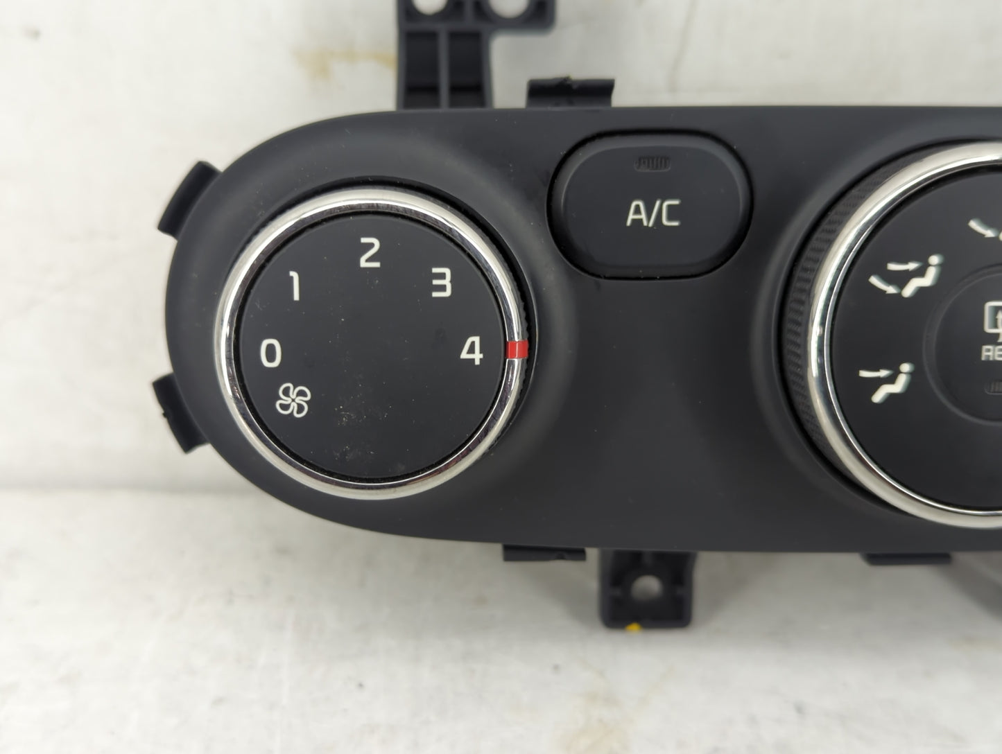 2014-2016 Kia Forte Climate Control Module Temperature AC/Heater Replacement P/N:97250-A7060WK 97250 A7052WK Fits OEM Used A