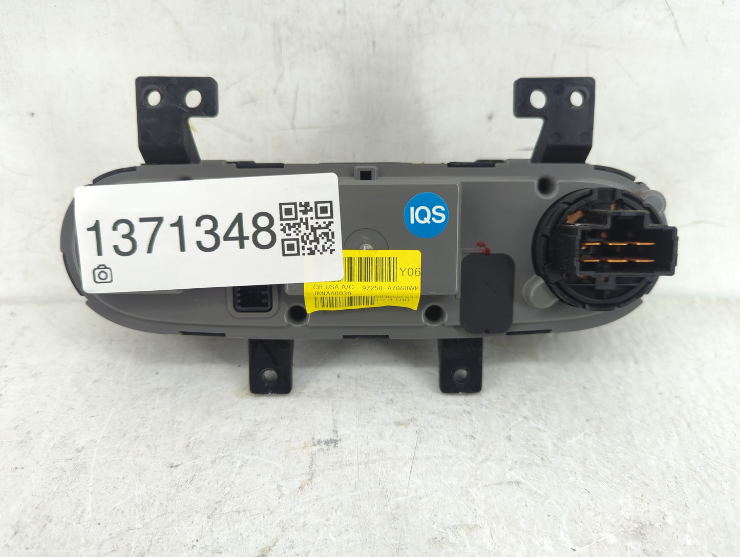 2014-2016 Kia Forte Climate Control Module Temperature AC/Heater Replacement P/N:97250-A7060WK 97250 A7052WK Fits OEM Used A