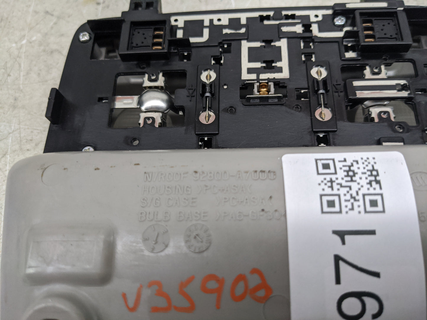2014-2018 Kia Forte Overhead Roof Console Gray - Oemusedautoparts1.com