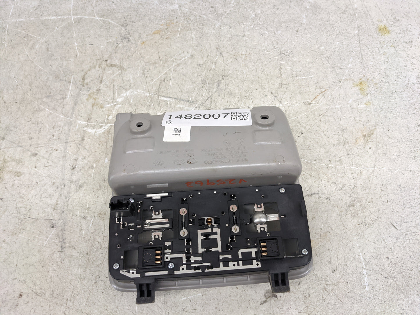 2014-2018 Kia Forte Overhead Roof Console Gray 1482007 - Oemusedautoparts1.com