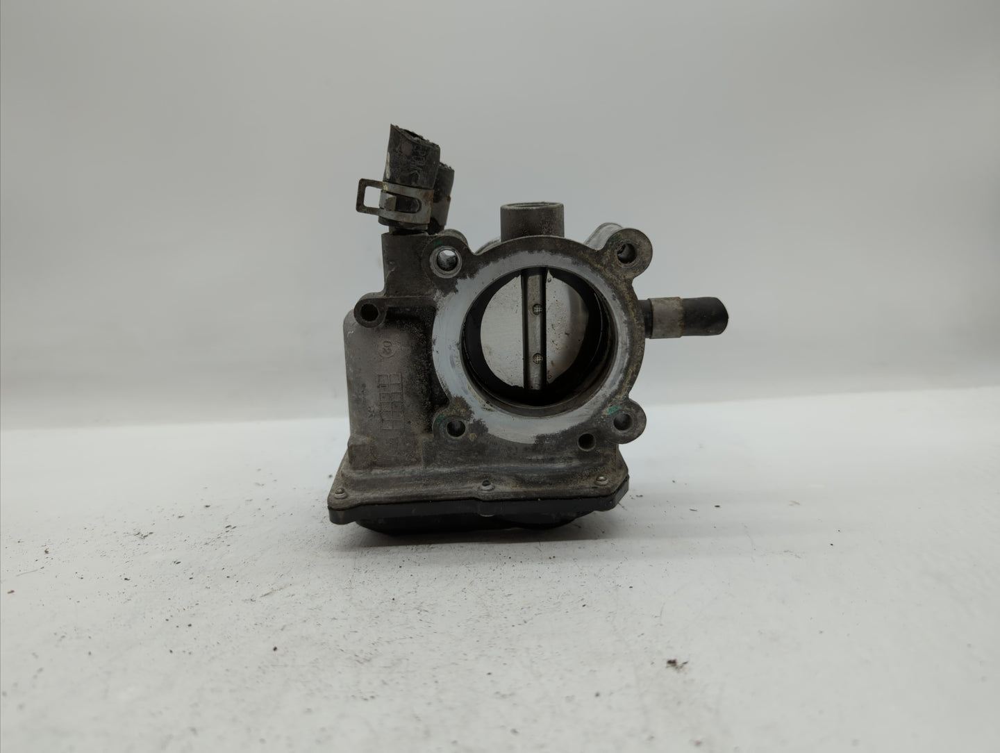 2014-2016 Kia Forte Throttle Body P/N:35100-2B320 Fits Fits 2013 2014 2015 2016 OEM Used Auto Parts - Oemusedautoparts1.com