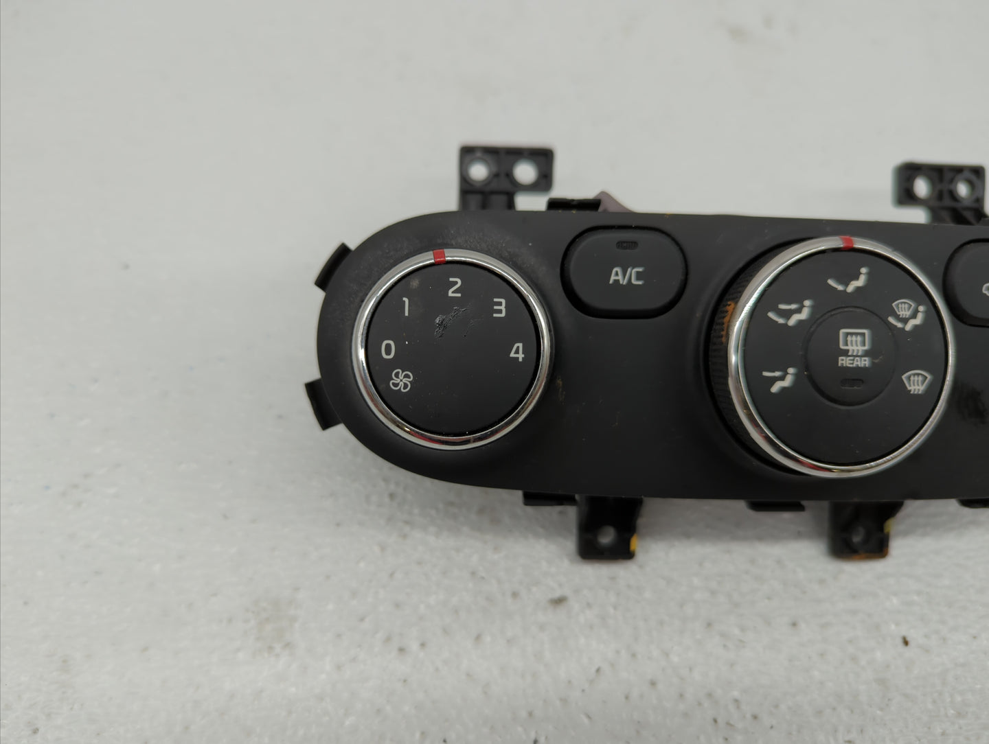 2014-2016 Kia Forte Climate Control Module Temperature AC/Heater Replacement P/N:97250-A7050WK 97250-A7052WK Fits OEM Used A