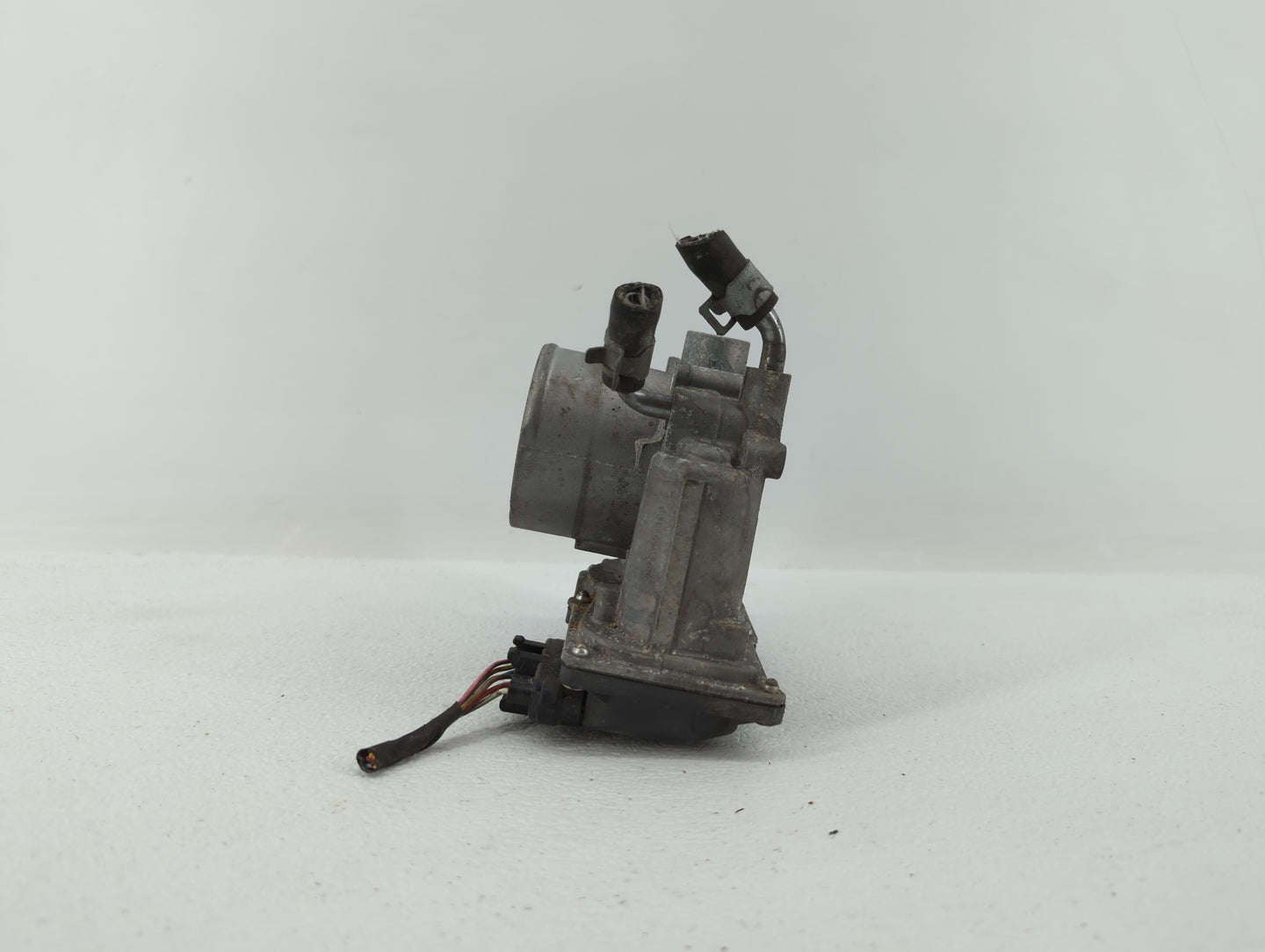 2014-2016 Kia Forte Throttle Body P/N:35100-2E400 35100-2E000 Fits Fits 2012 2013 2014 2015 2016 2018 2019 OEM Used Auto Par