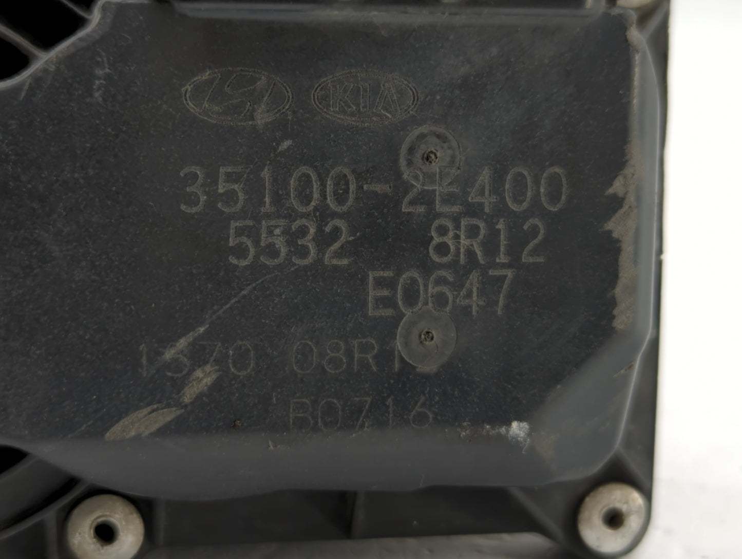 2014-2016 Kia Forte Throttle Body P/N:35100-2E400 35100-2E000 Fits Fits 2012 2013 2014 2015 2016 2018 2019 2020 2021 OEM Use
