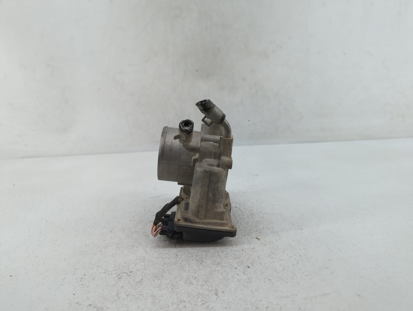 2014-2016 Kia Forte Throttle Body P/N:35100-2E400 35100-2E000 Fits Fits 2012 2013 2014 2015 2016 2018 2019 2020 2021 OEM Use